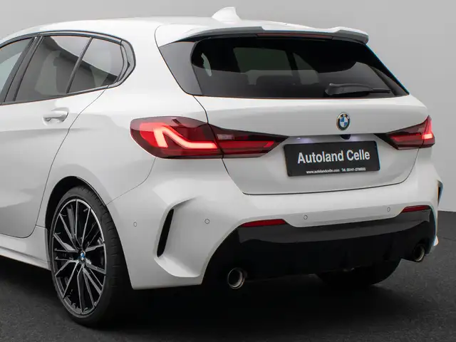 BMW 1 Series view 14