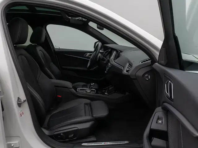 BMW 1 Series view 24