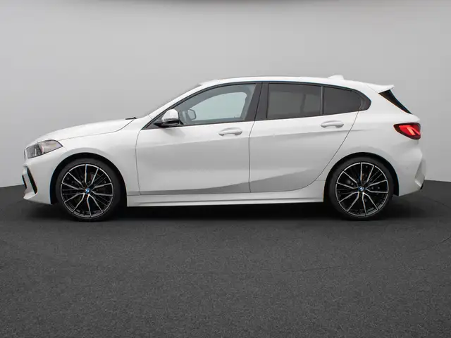 BMW 1 Series view 11