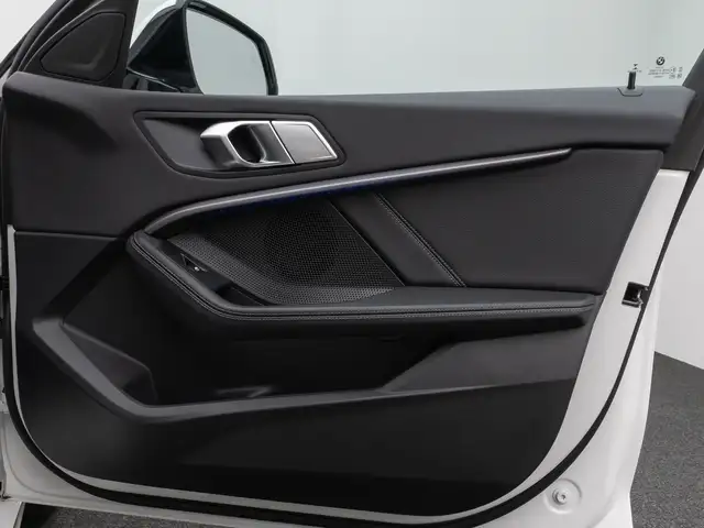 BMW 1 Series view 30