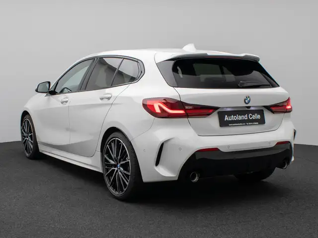 BMW 1 Series view 9