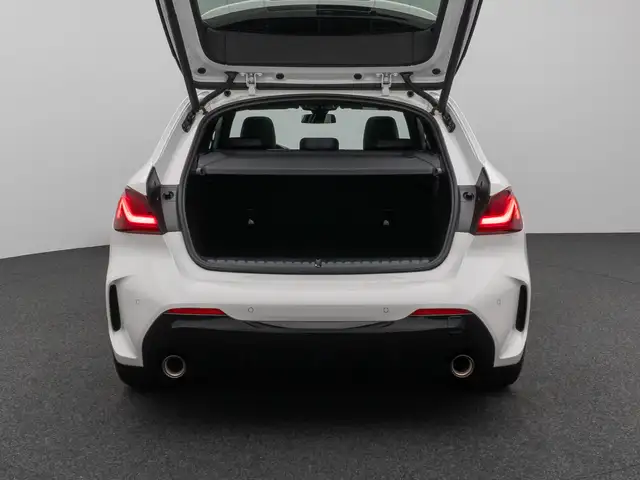 BMW 1 Series view 13