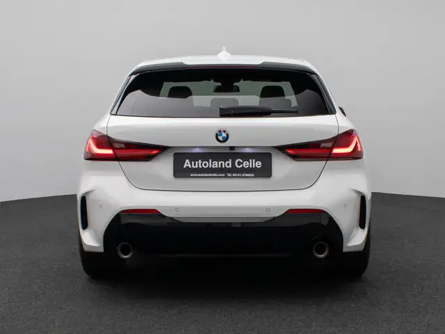 BMW 1 Series view 8