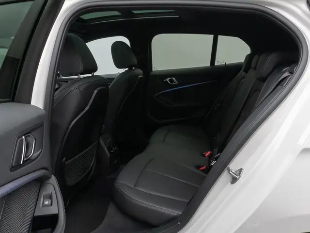 BMW 1 Series view 25