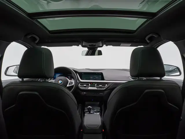 BMW 1 Series view 28