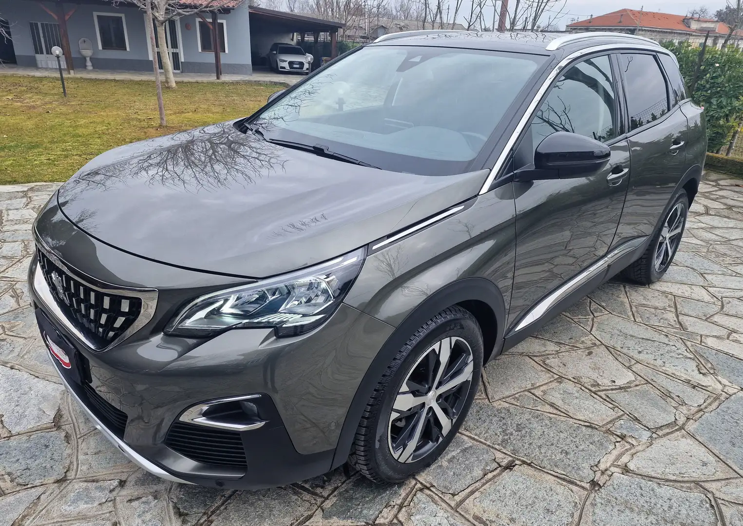 Peugeot 3008 1.2 puretech 130cv t Allure automatica Gold - 1