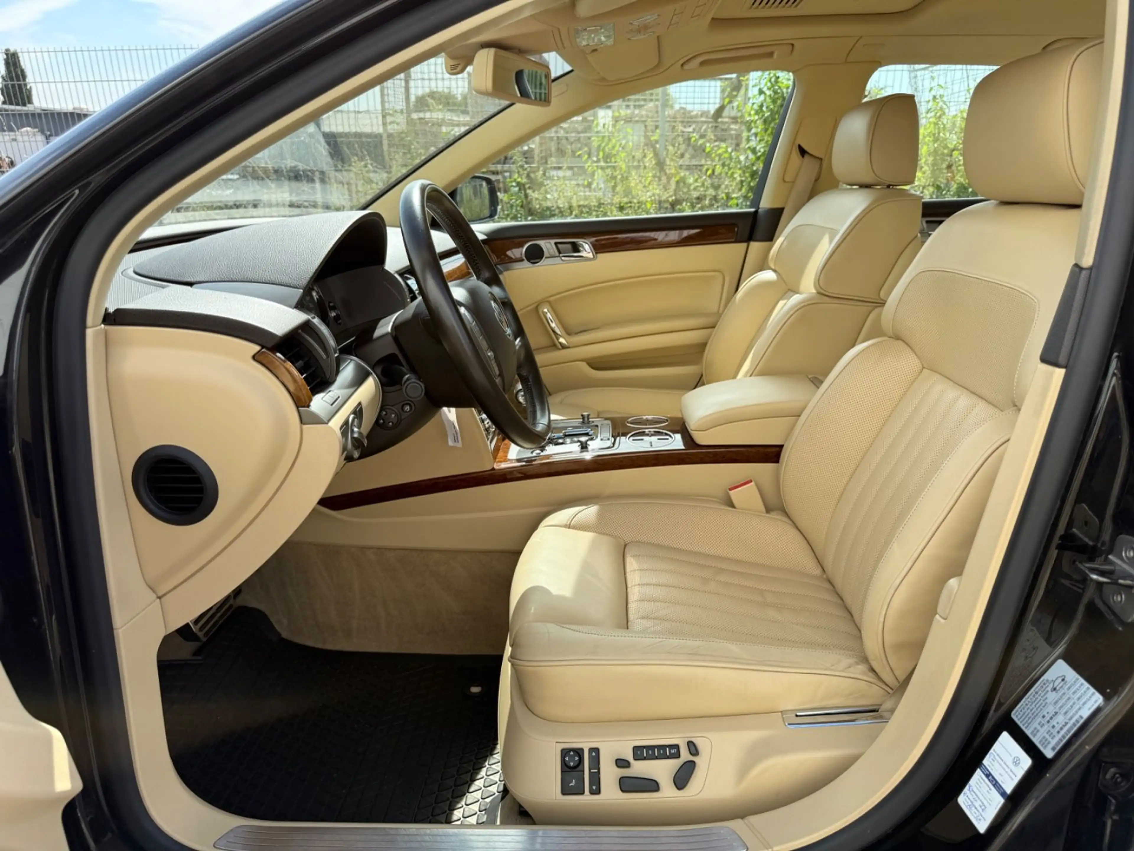 Volkswagen Phaeton 3.0 V6 TDI 4Motion*Dynaudio*Schiebedach* — photo 6