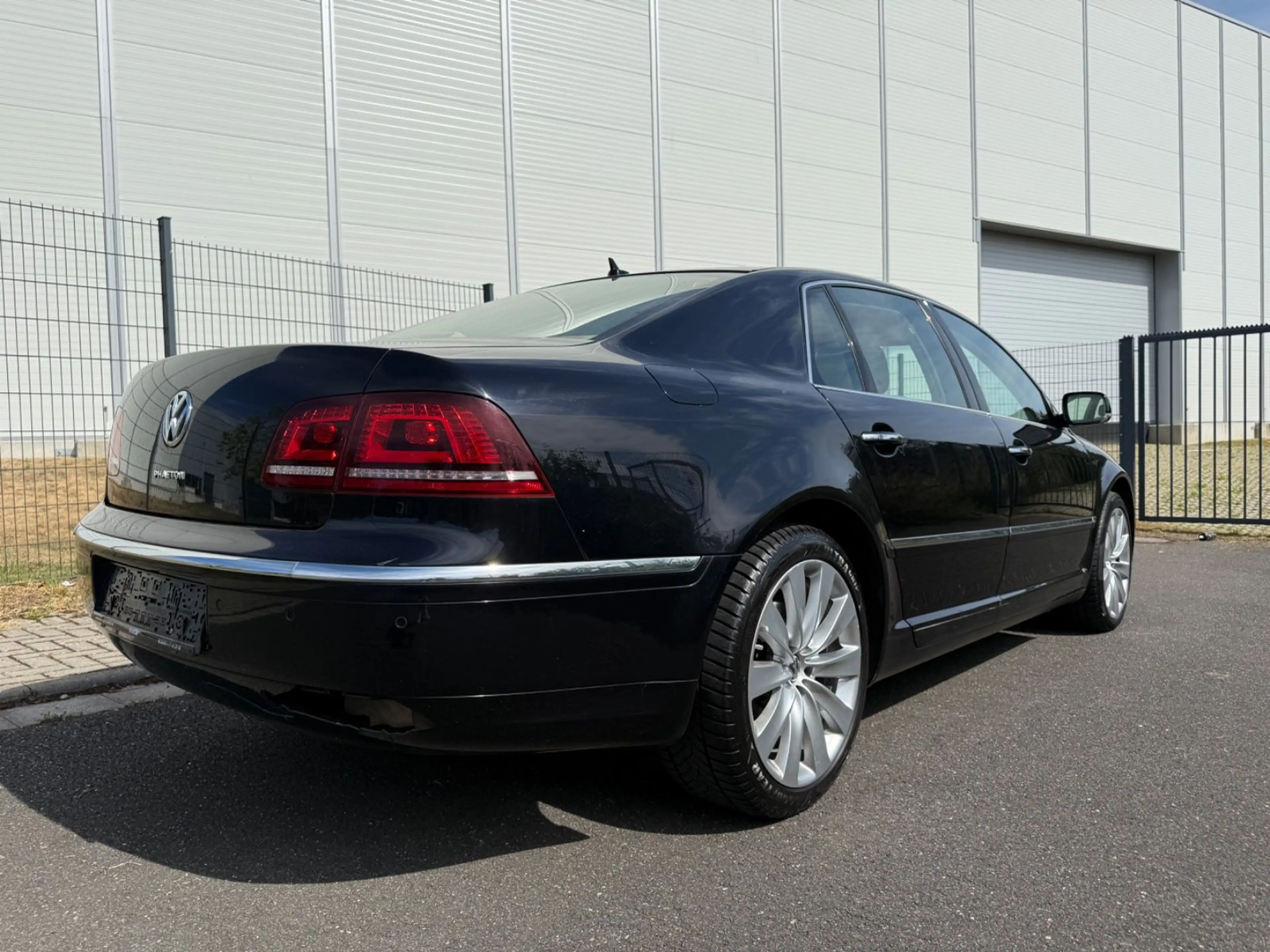Volkswagen Phaeton 3.0 V6 TDI 4Motion*Dynaudio*Schiebedach* — photo 4