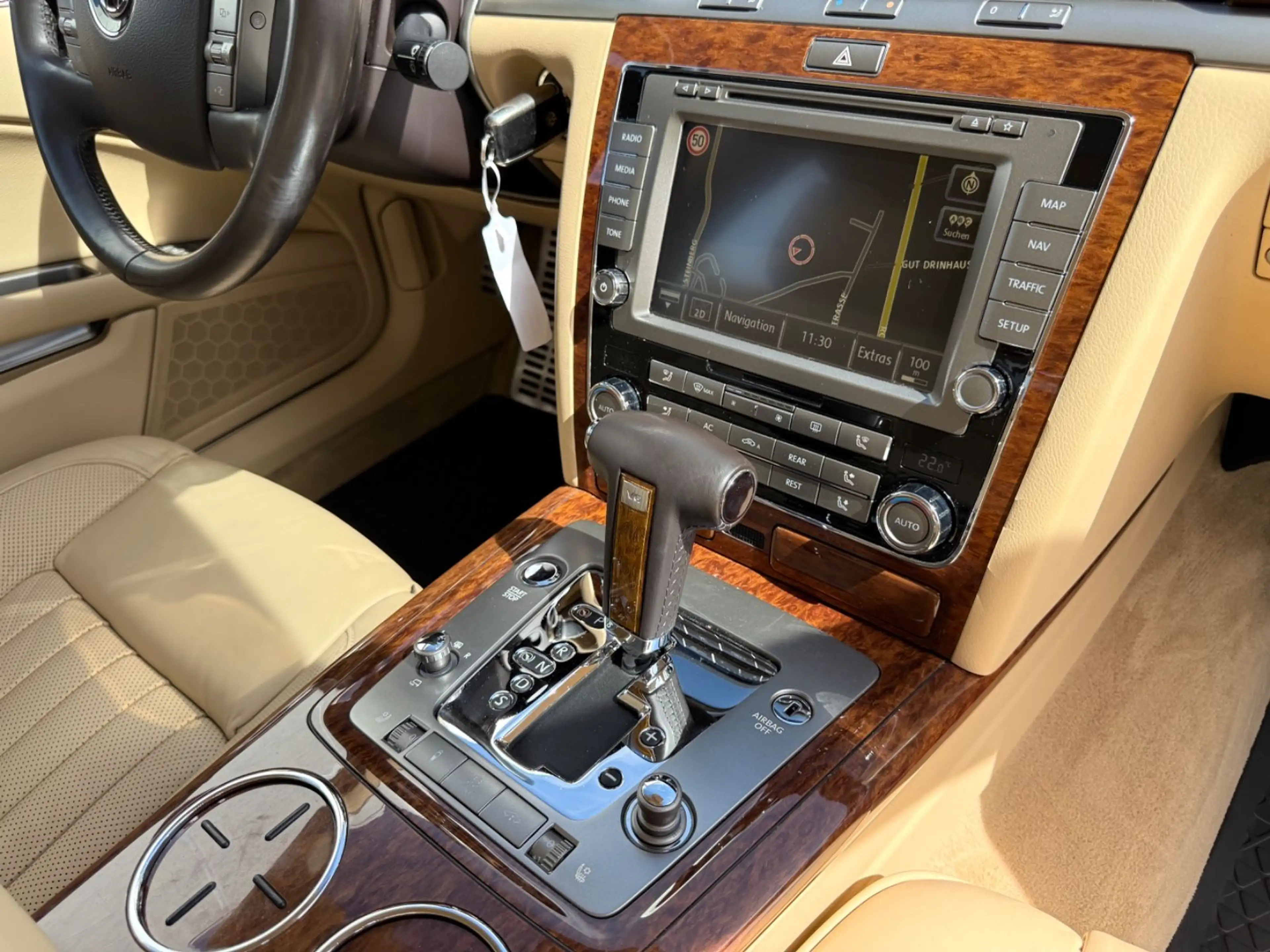Volkswagen Phaeton 3.0 V6 TDI 4Motion*Dynaudio*Schiebedach* — photo 8