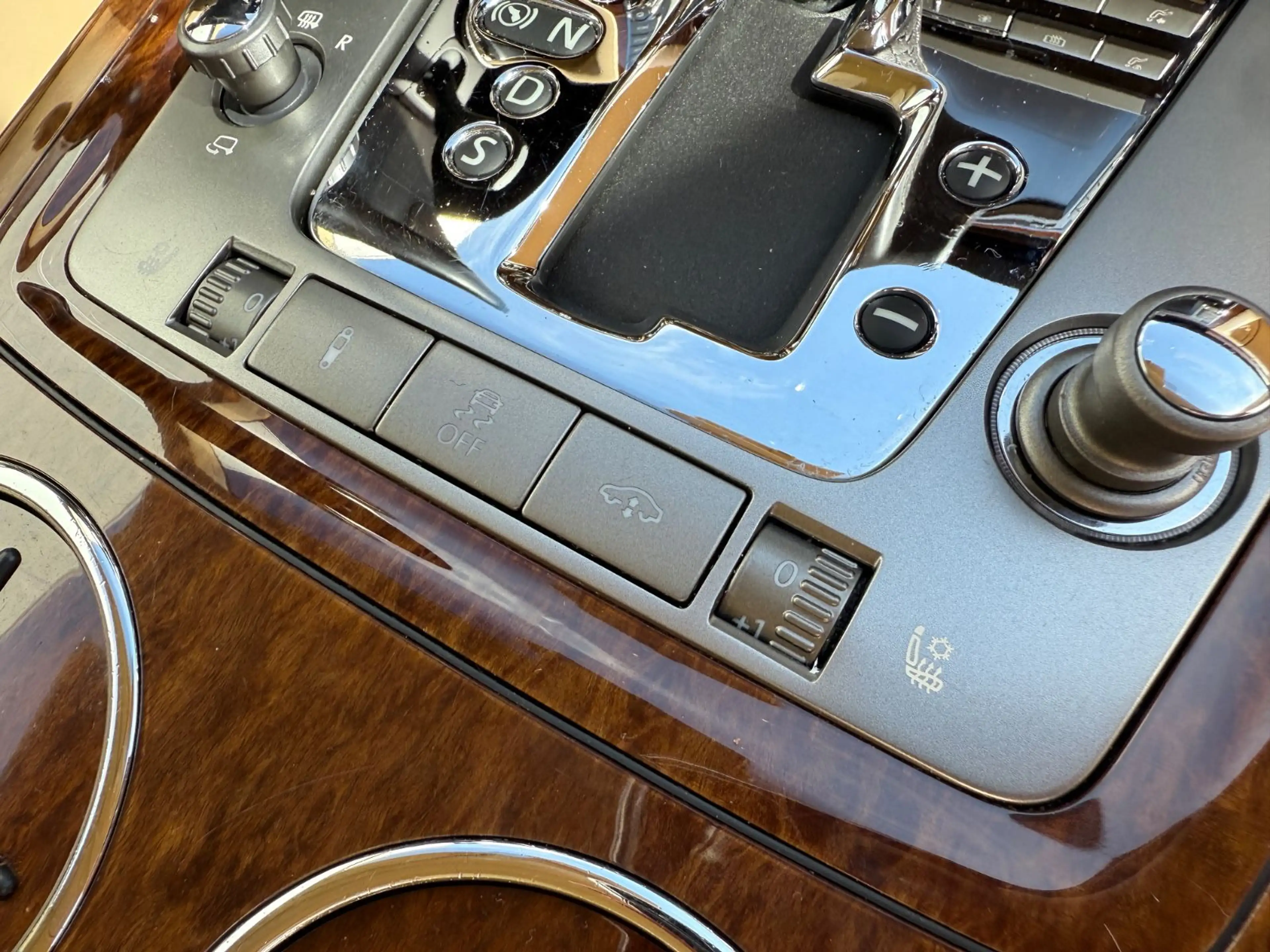 Volkswagen Phaeton 3.0 V6 TDI 4Motion*Dynaudio*Schiebedach* — photo 7