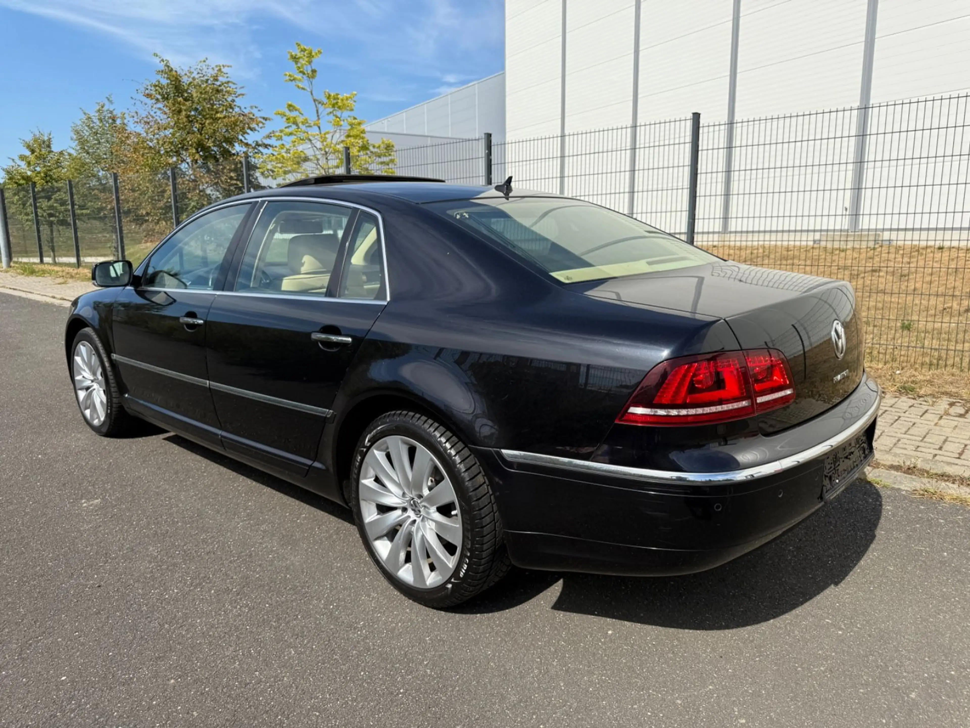 Volkswagen Phaeton 3.0 V6 TDI 4Motion*Dynaudio*Schiebedach* — photo 5