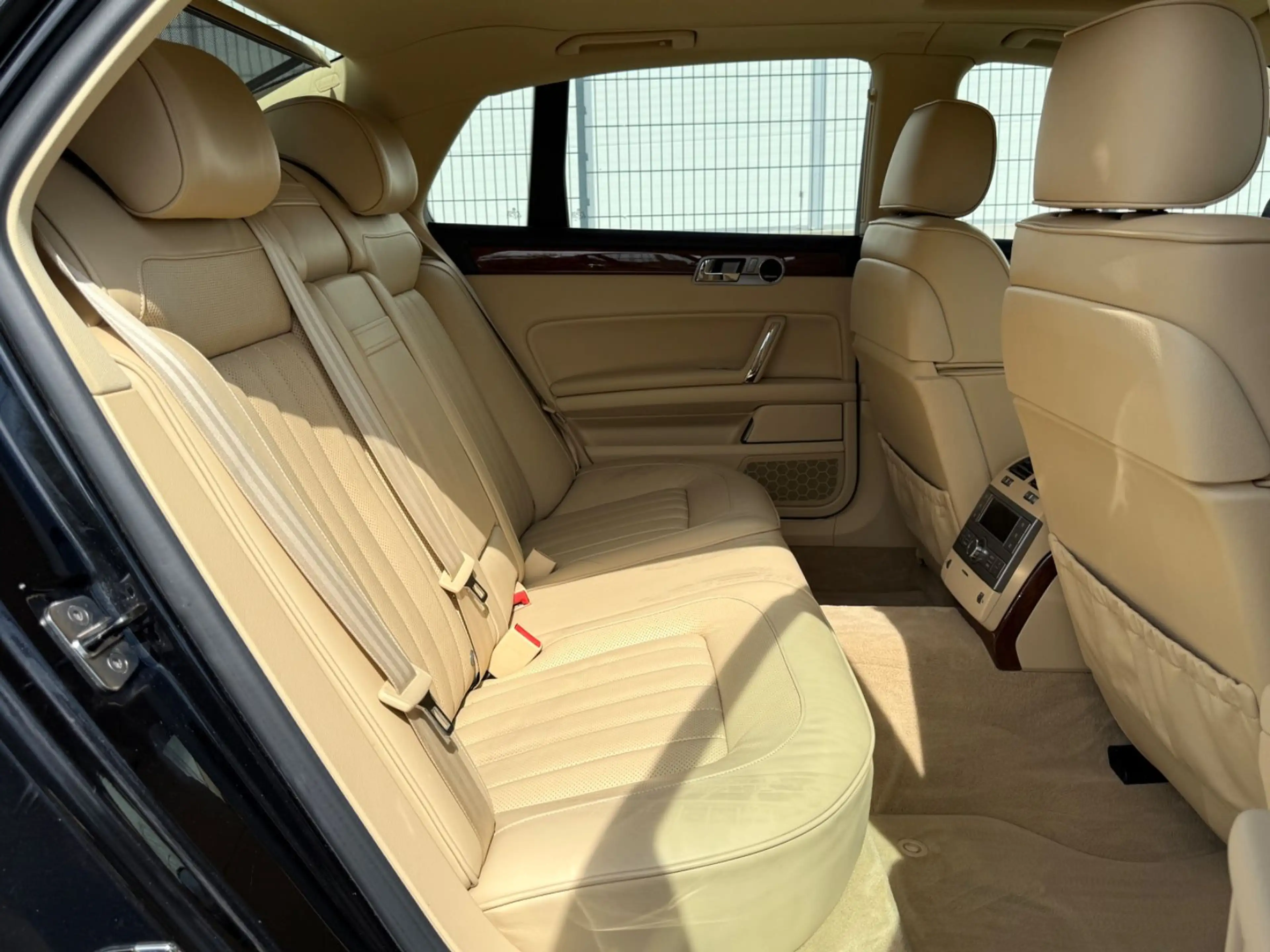 Volkswagen Phaeton 3.0 V6 TDI 4Motion*Dynaudio*Schiebedach* — photo 11