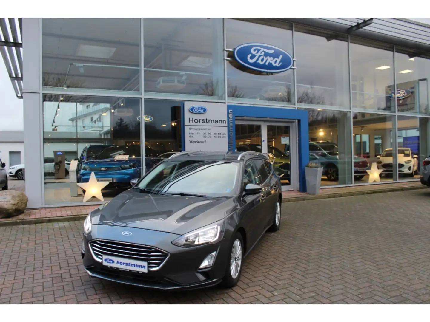 Ford Focus TITANIUM TURNIER, NAVI, PDC, BEH. WSS 6 SITZE, LM Grau - 1