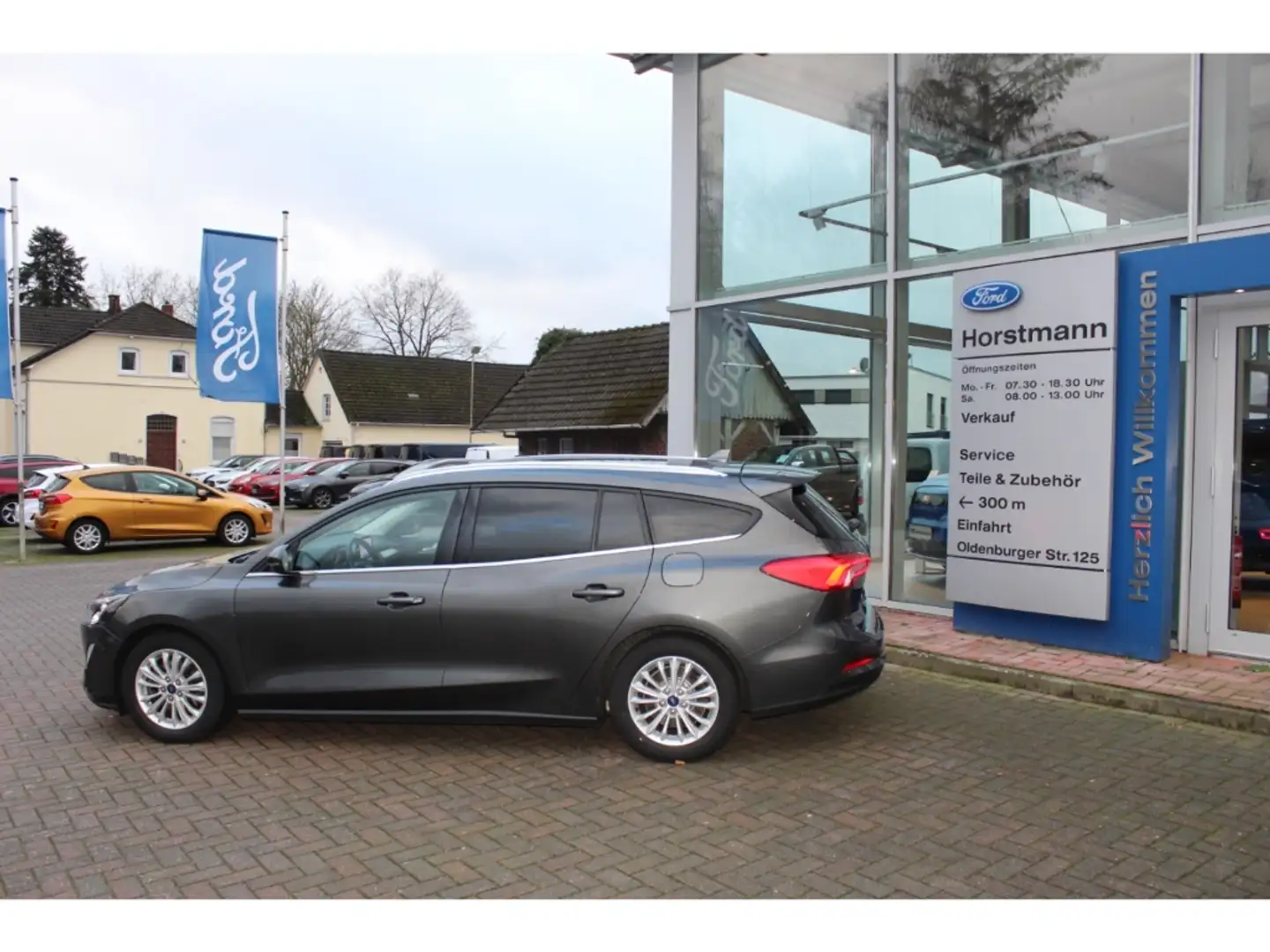 Ford Focus TITANIUM TURNIER, NAVI, PDC, BEH. WSS 6 SITZE, LM Grau - 2