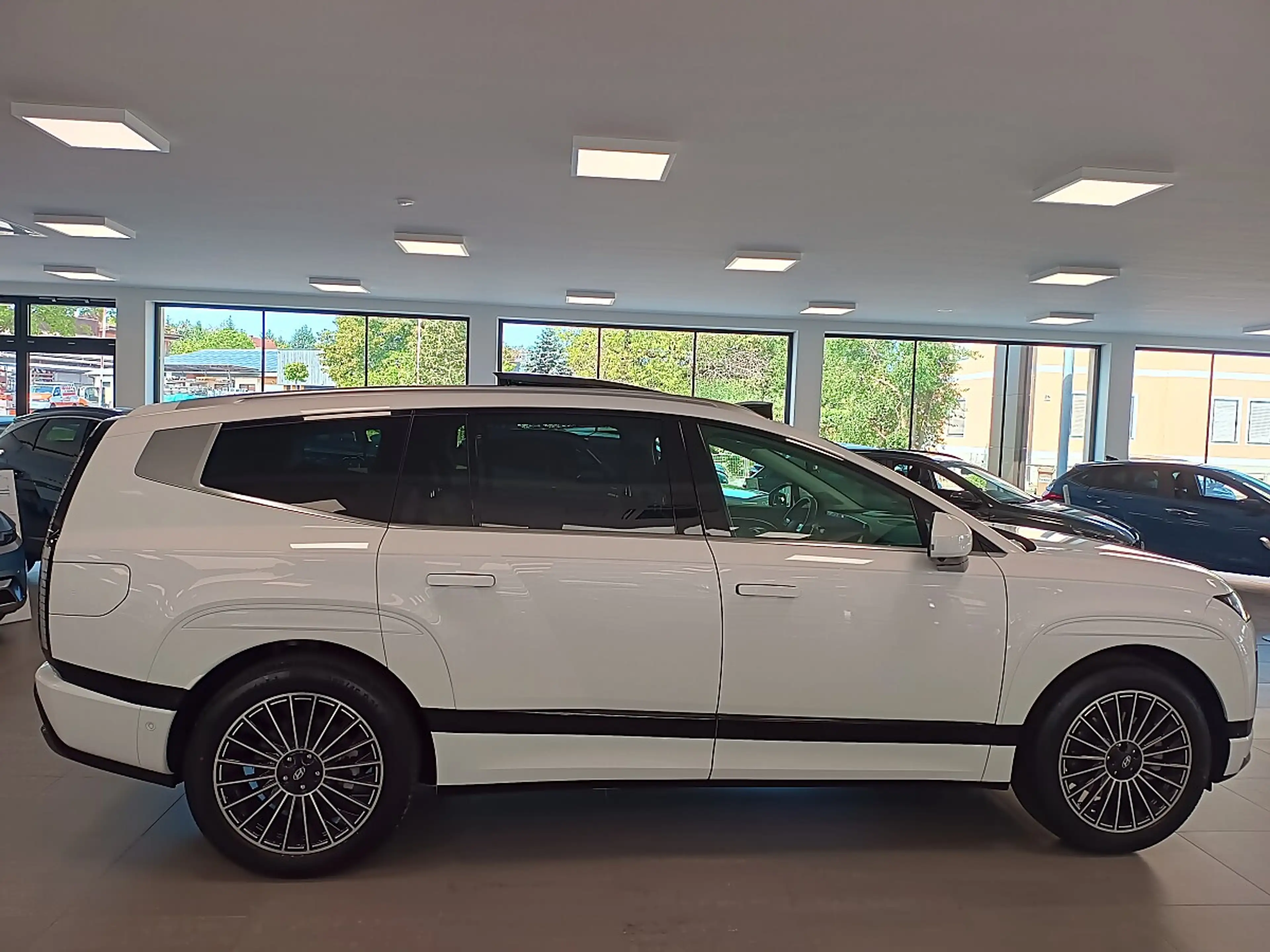 Hyundai IONIQ 9 110kWh 4WD 7Stz. Calligraphy *Matrix*V2L*Pano* — photo 6