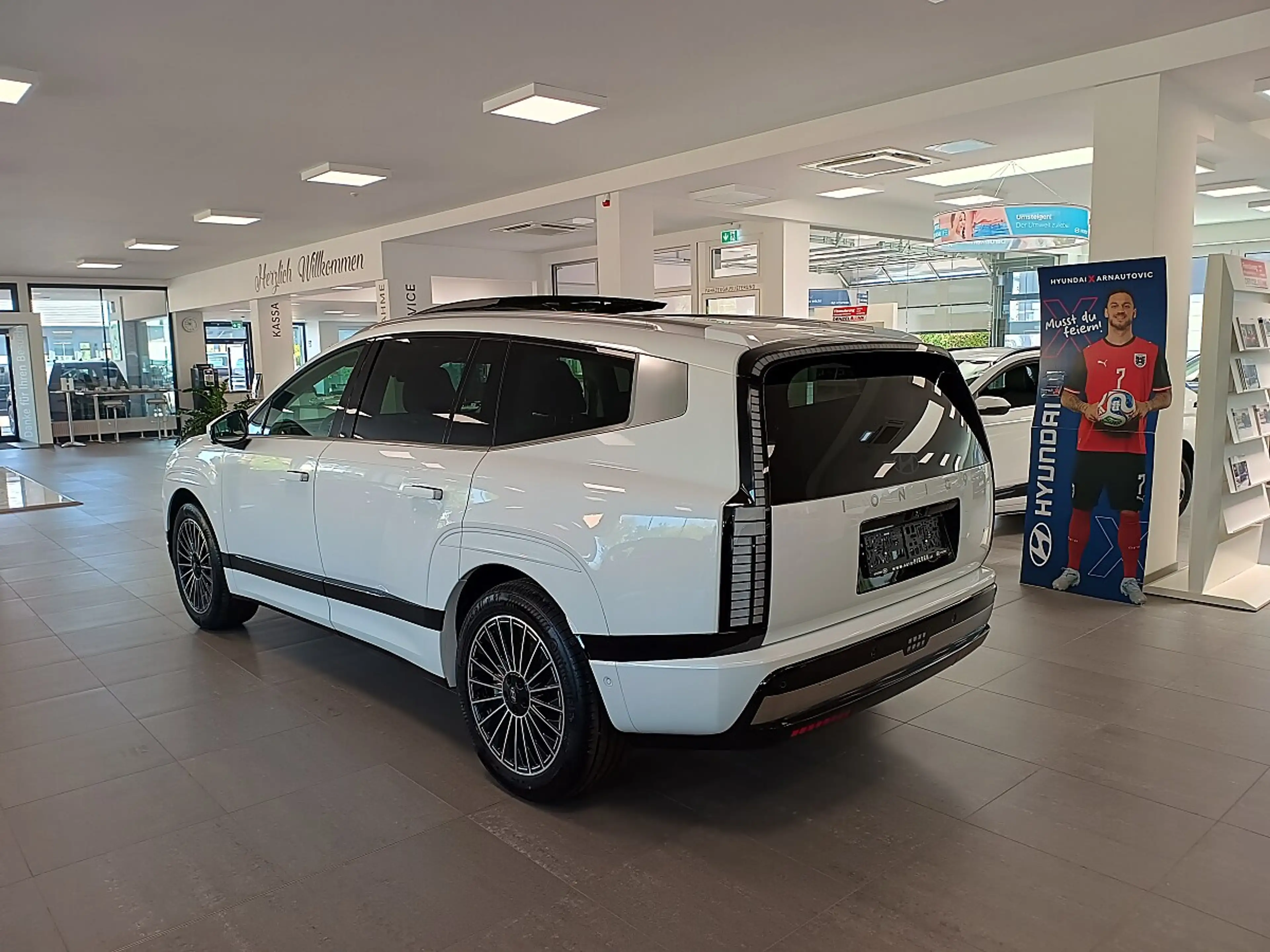 Hyundai IONIQ 9 110kWh 4WD 7Stz. Calligraphy *Matrix*V2L*Pano* — photo 4
