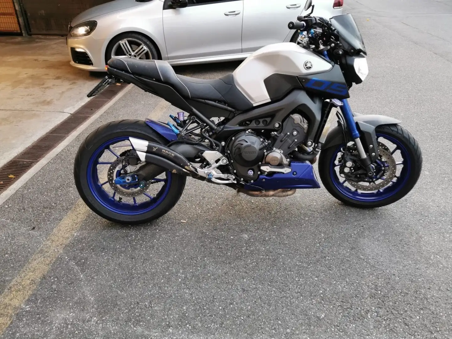 Yamaha MT-09 Gris - 1