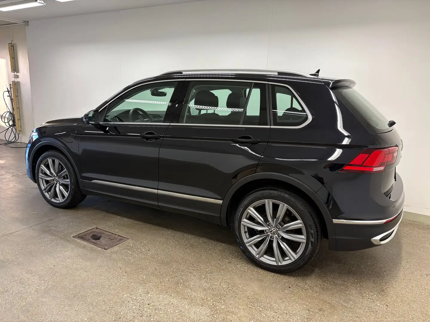 Volkswagen Tiguan Elegance eHybrid DSG Schwarz - 2