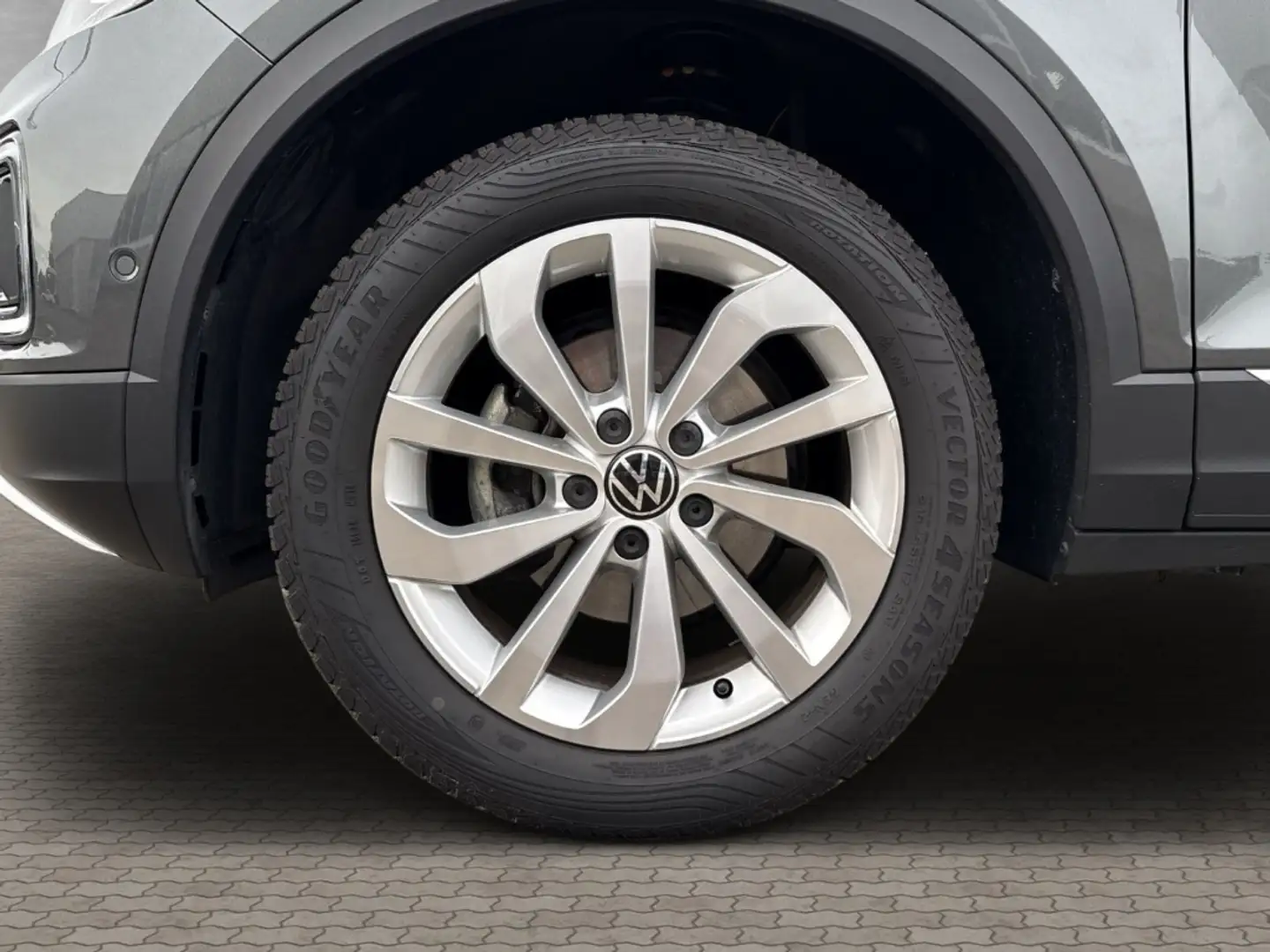 Volkswagen T-Roc 1.5 TSI Style AHK-abnehmbar Navi LED Grau - 2