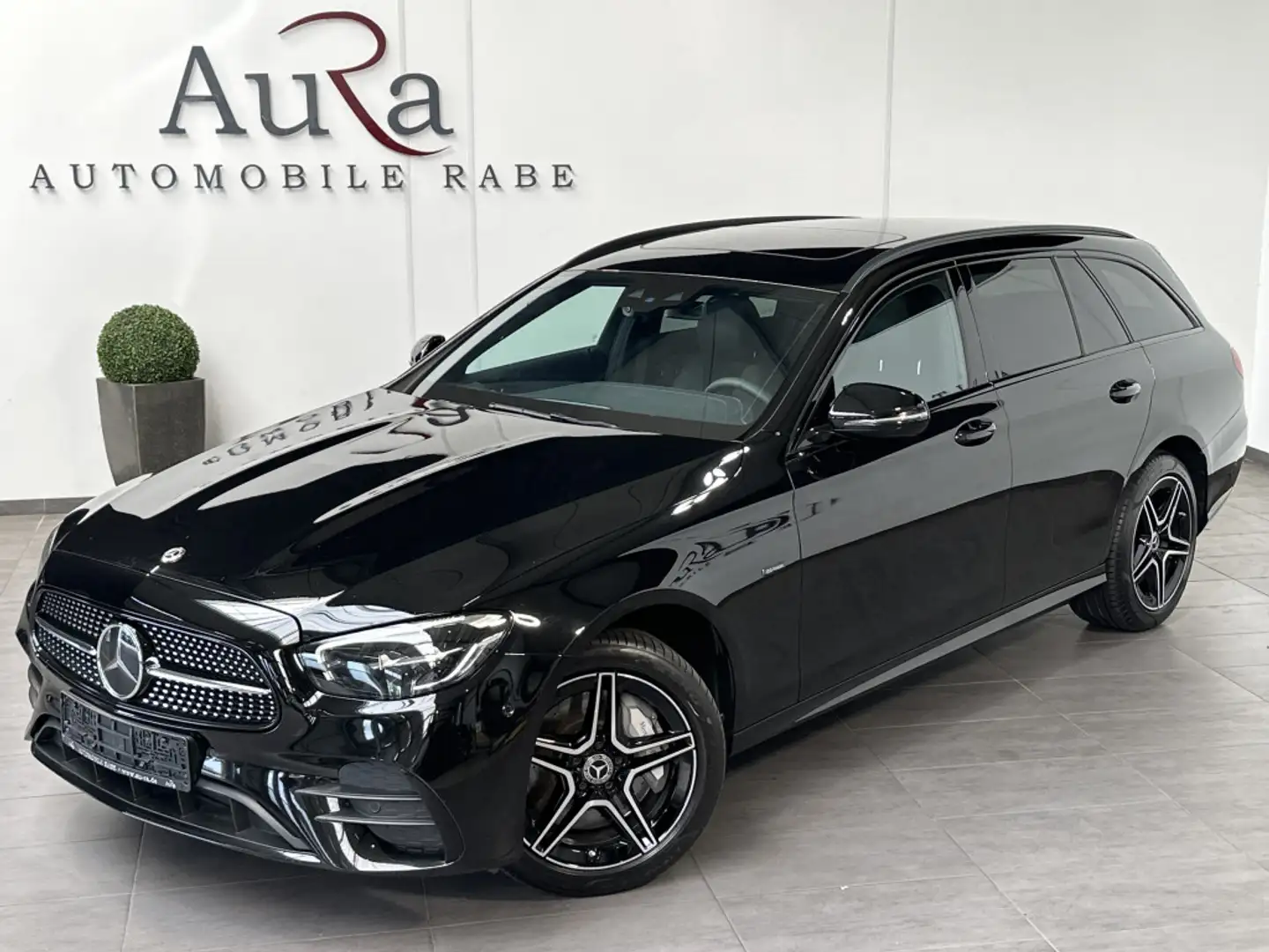 Mercedes-Benz E 300 T 4Matic AMG-Line NAV+LED+AHK+PANO+WIDE Noir - 2