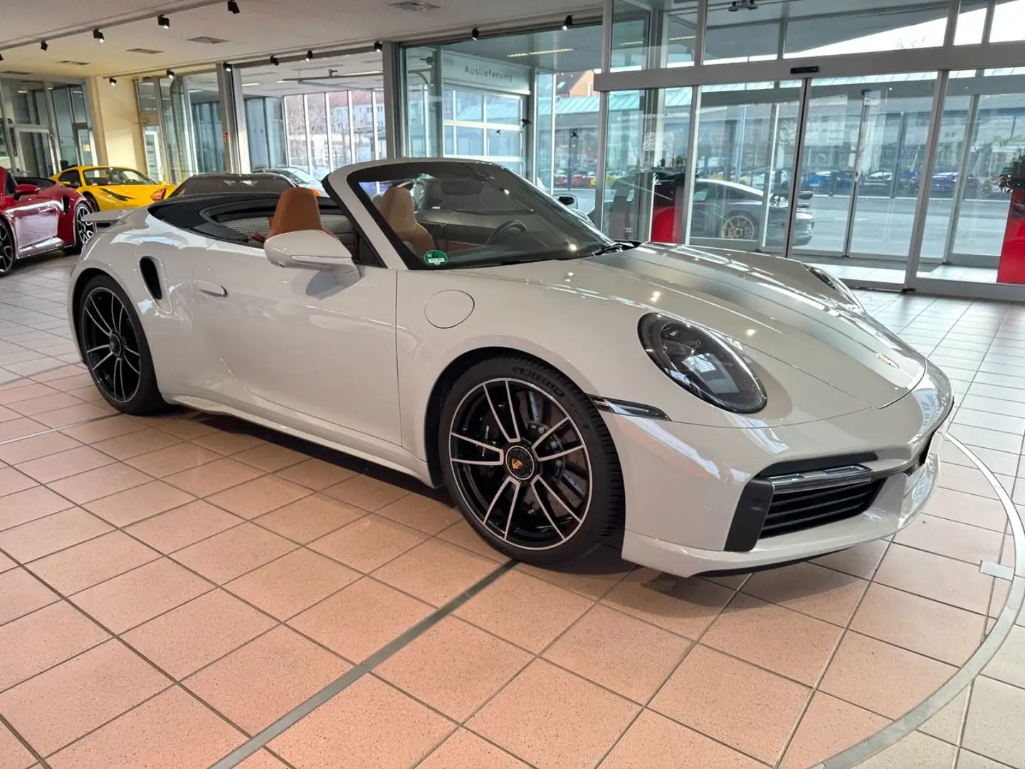 Porsche 992 Turbo S Cabriolet HERITAGE/UPE-295.032 Gris - 2