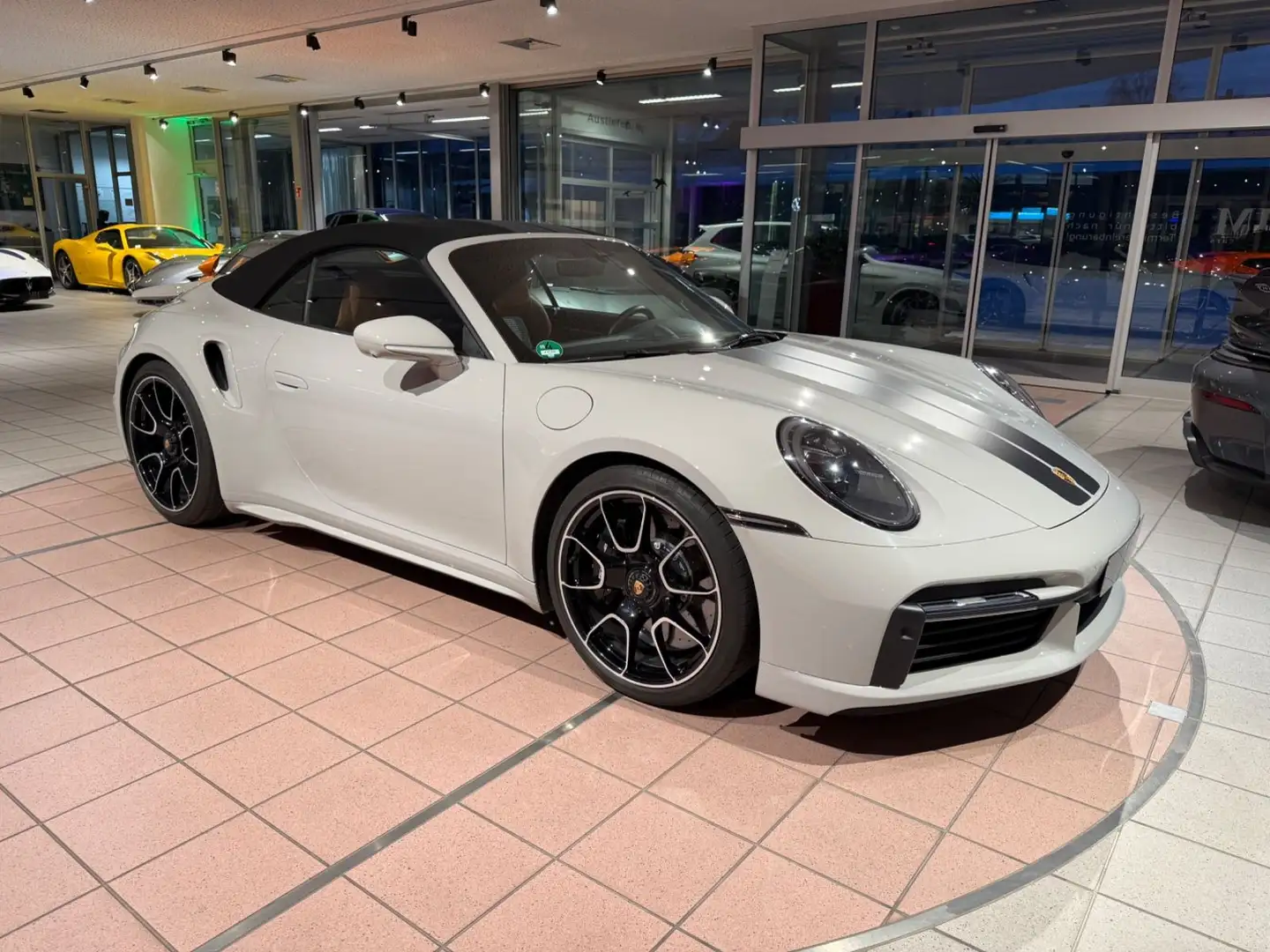 Porsche 992 Turbo S Cabrio HERITAGE*UPE-295.032 Grau - 2