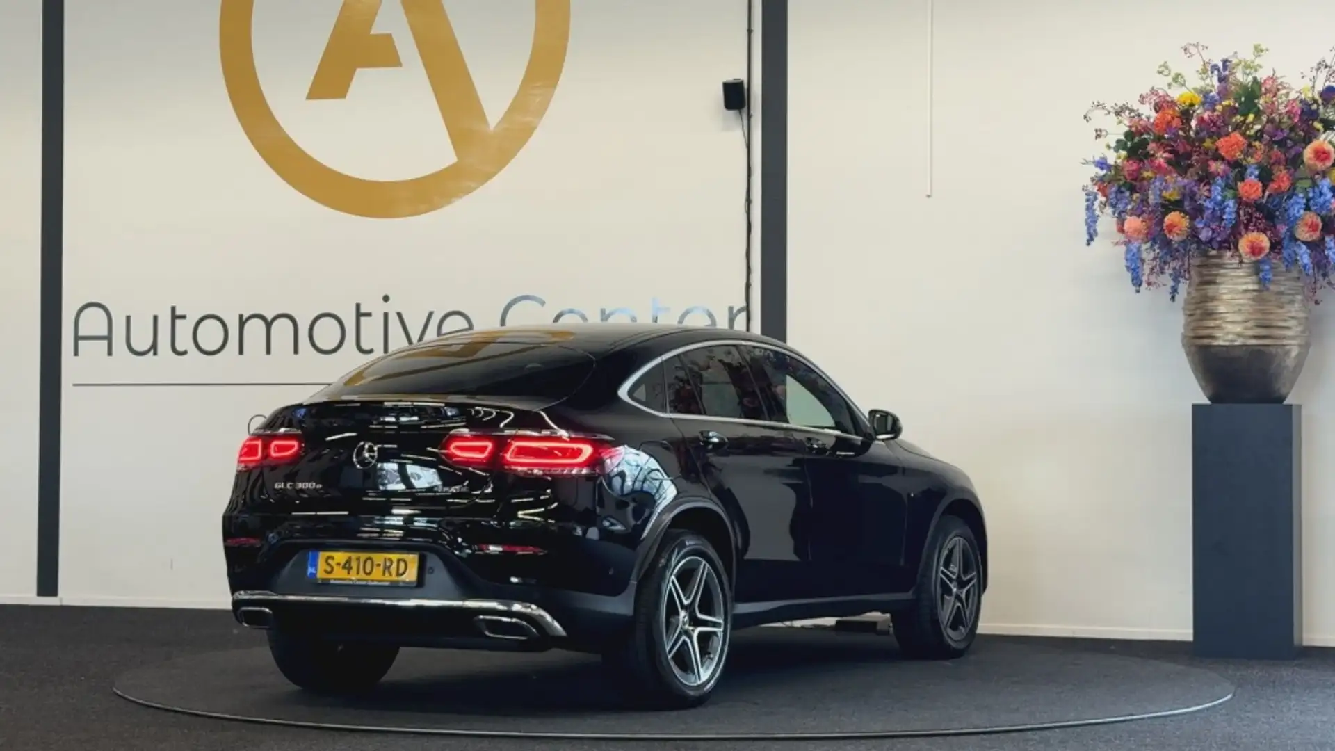 Mercedes-Benz GLC 300 Coupé 300e 4MATIC AMG | PHEV | CAMERA | LEER | CAR Zwart - 2