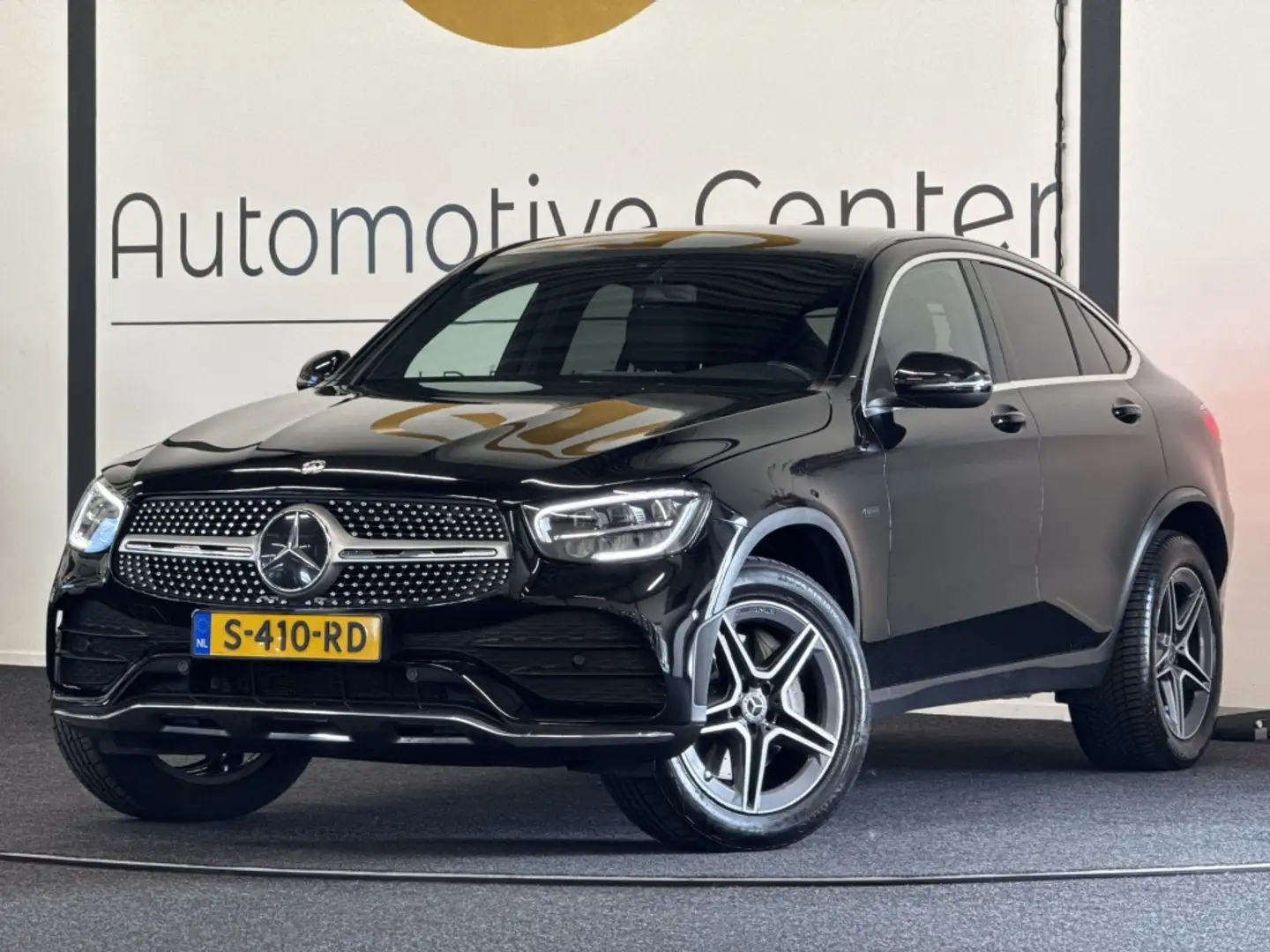 Mercedes-Benz GLC 300 Coupé 300e 4MATIC AMG | PHEV | CAMERA | LEER | CAR Zwart - 1