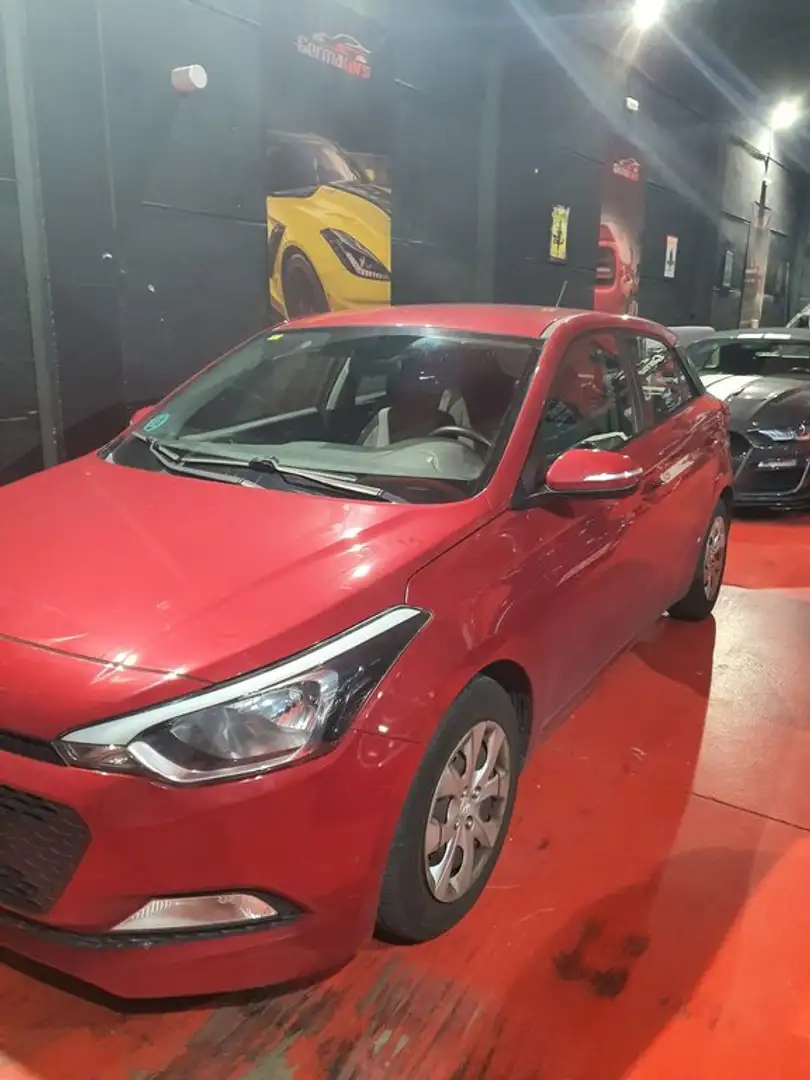Hyundai i20 1.1 CRDi Essence Burdeos - 2