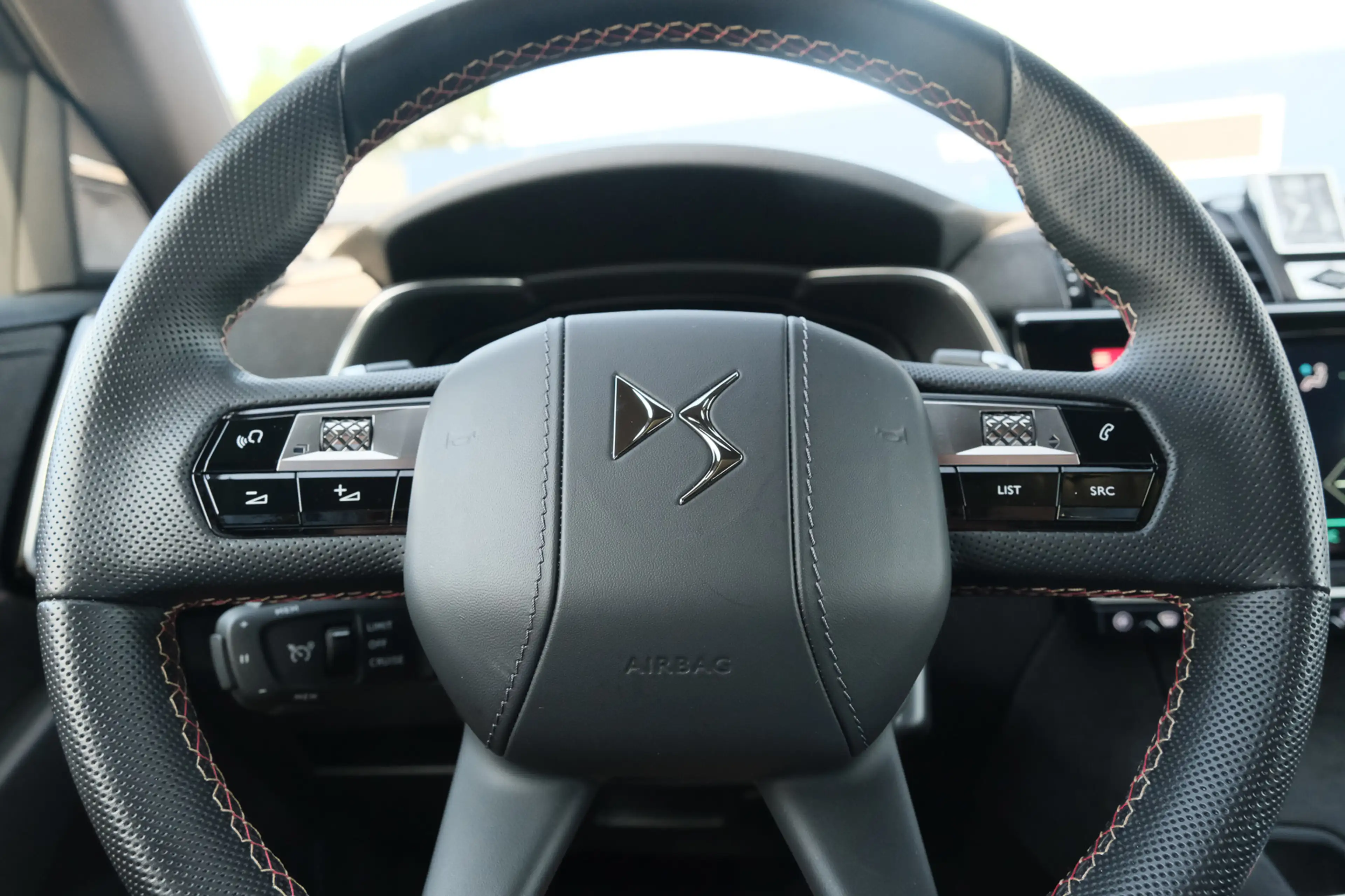 DS Automobiles DS 7 Crossback E-Tense 4x4 Performance Line — photo 27