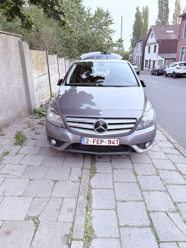 Mercedes-Benz B 180