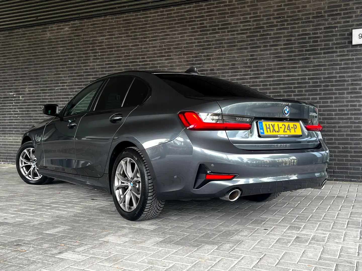 BMW 320 3-serie 320e Business Edition Carplay_Led_3D camer Grau - 2