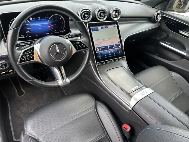 Mercedes-Benz 220 view 8