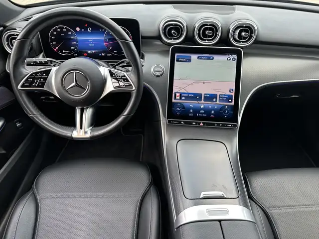Mercedes-Benz 220 view 11