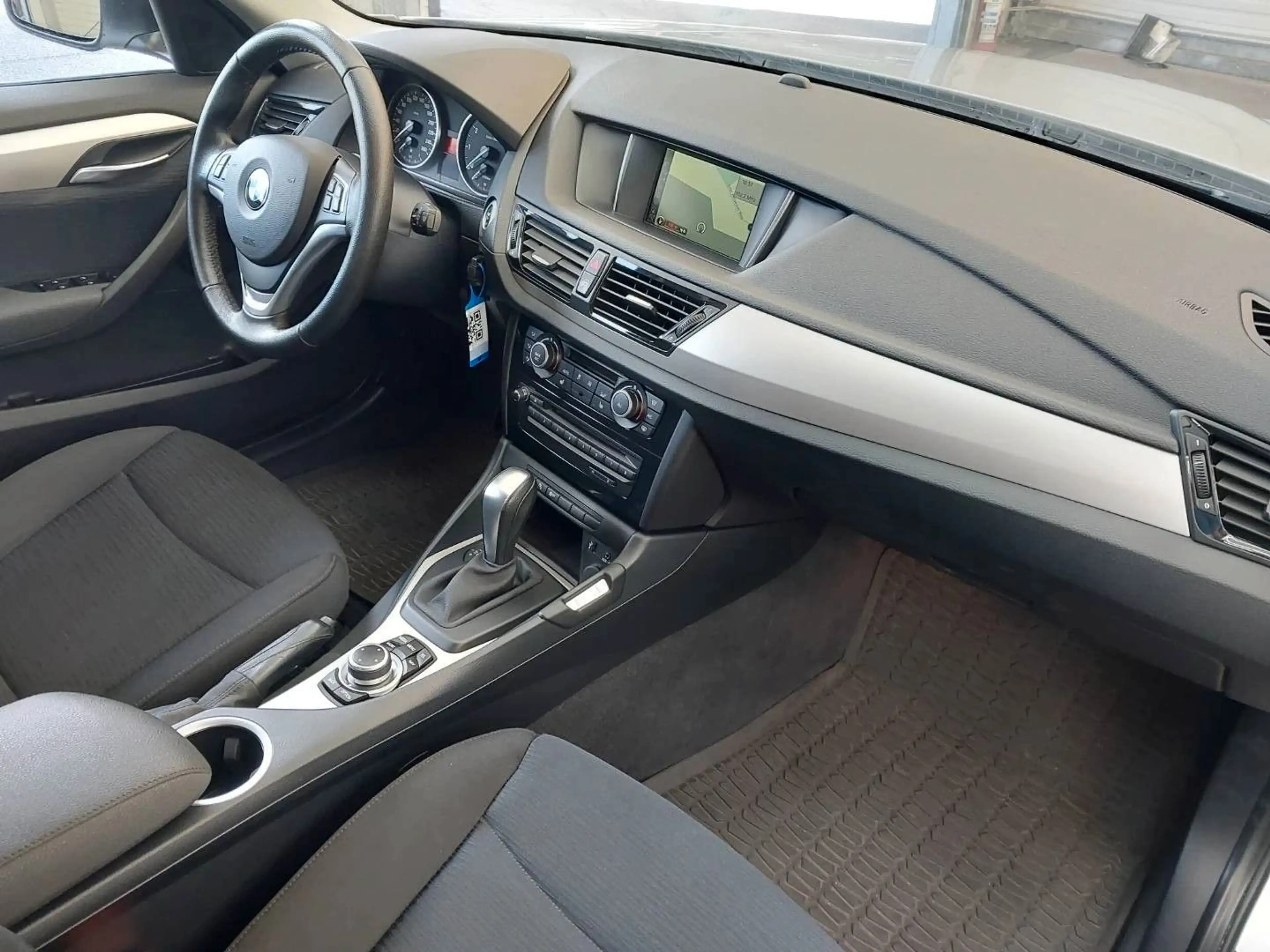 BMW X1 sDrive 18 i **1.HAND/NAVI/SHZ** — photo 12