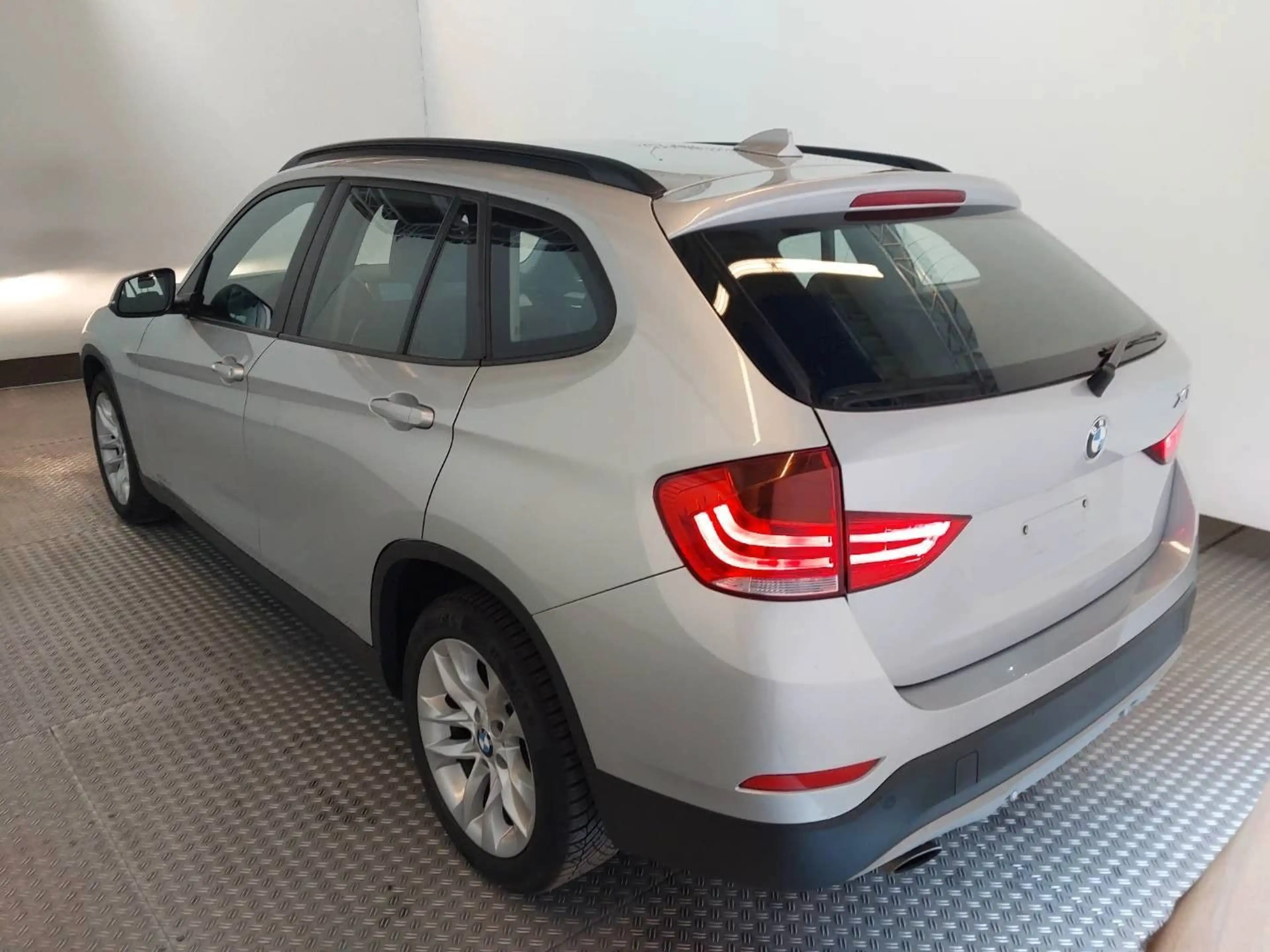 BMW X1 sDrive 18 i **1.HAND/NAVI/SHZ** — photo 7