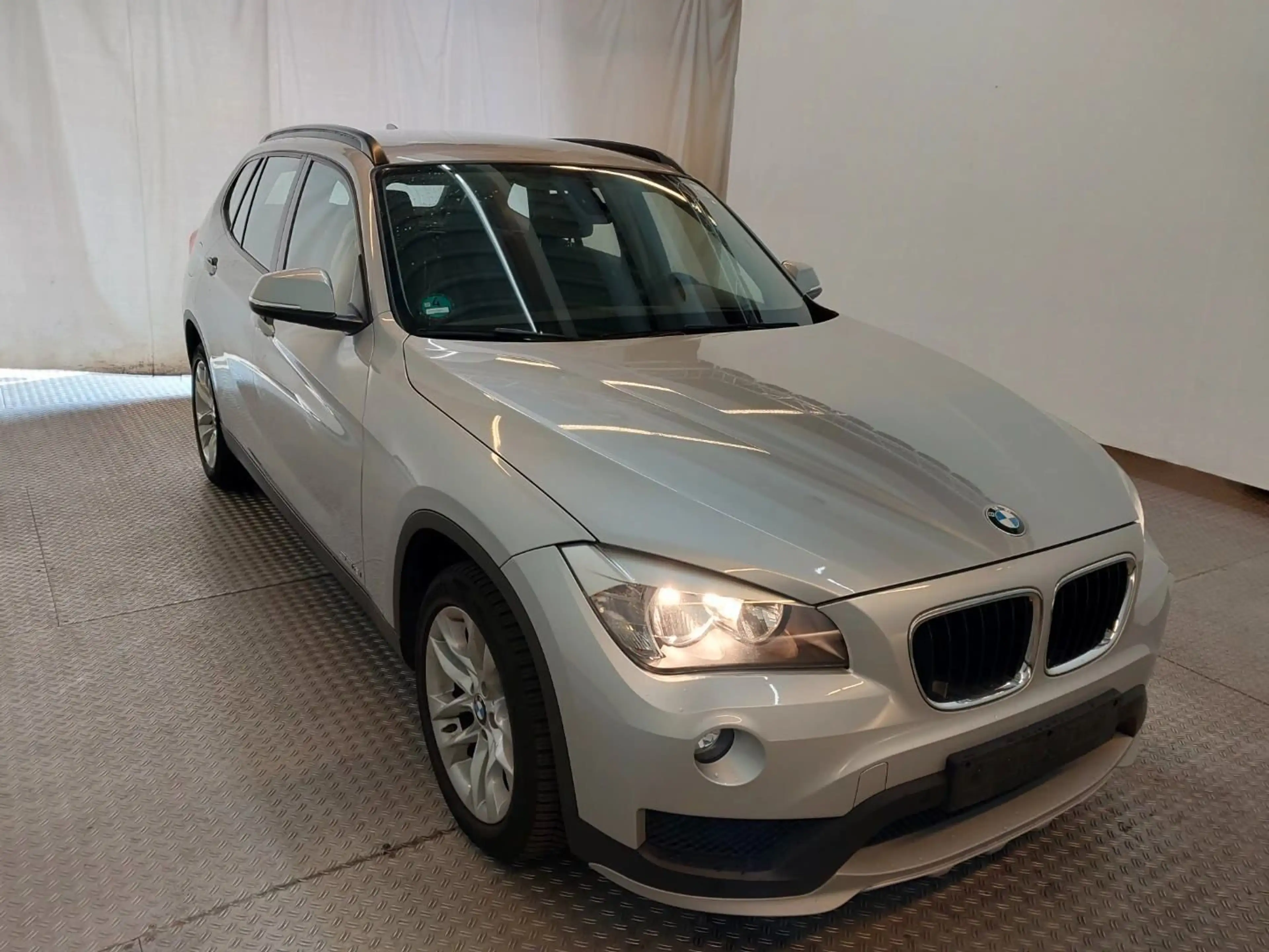 BMW X1 sDrive 18 i **1.HAND/NAVI/SHZ** — photo 3