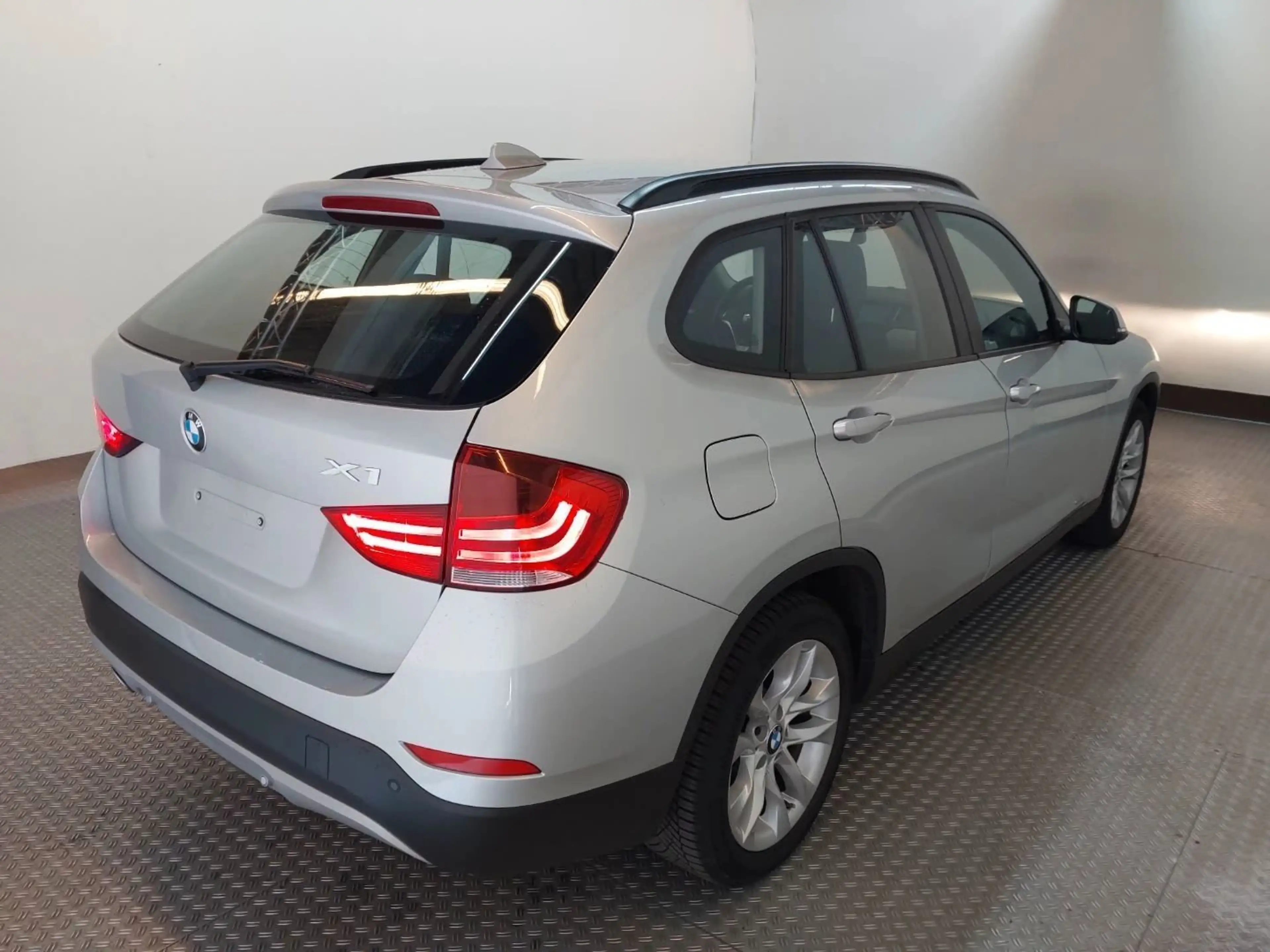 BMW X1 sDrive 18 i **1.HAND/NAVI/SHZ** — photo 8