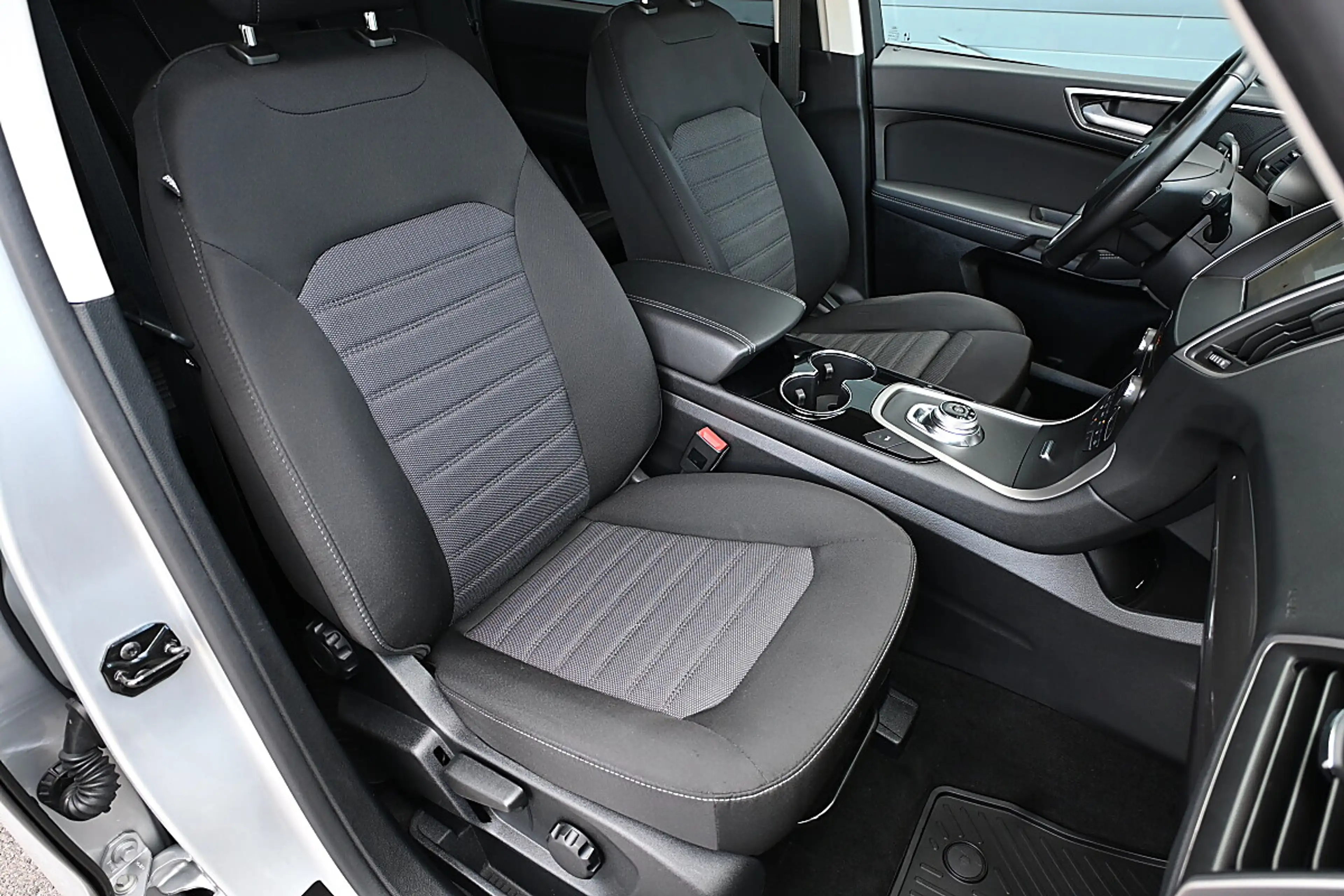 Ford Galaxy 2,5 Duratec Hybrid Trend Aut. ACC, adapt. LED, ... — photo 9