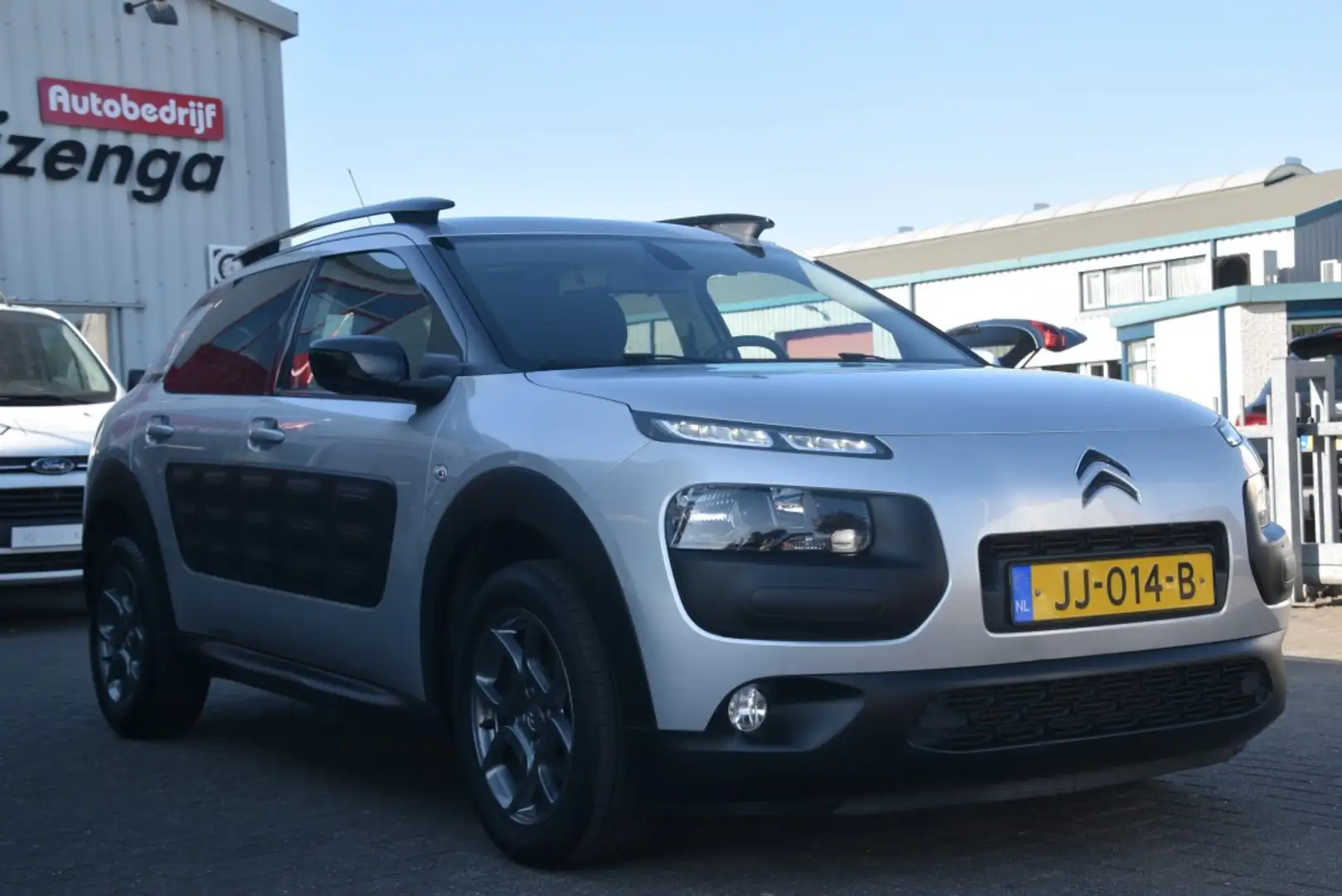 Citroen C4 Cactus 1.2 PureTech Shine Navi | Pano | Camera | Bluetoot Šedá - 2