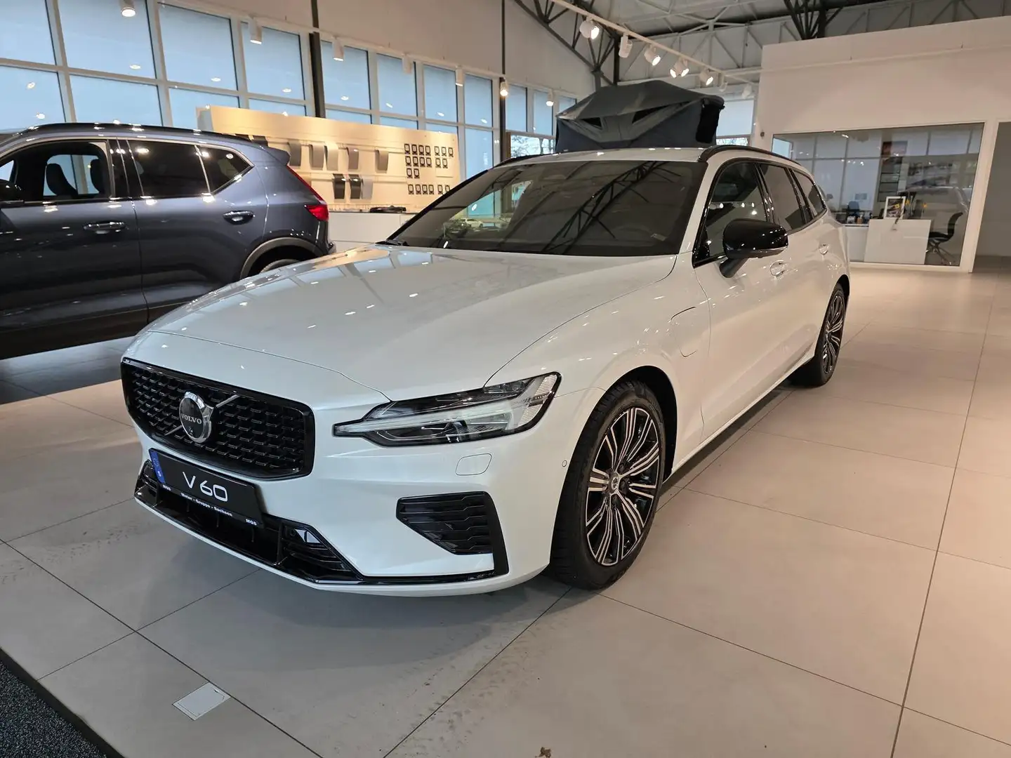 Volvo V60 Plus Dark Recharge Plug-In Hybrid AWD Blanc - 2