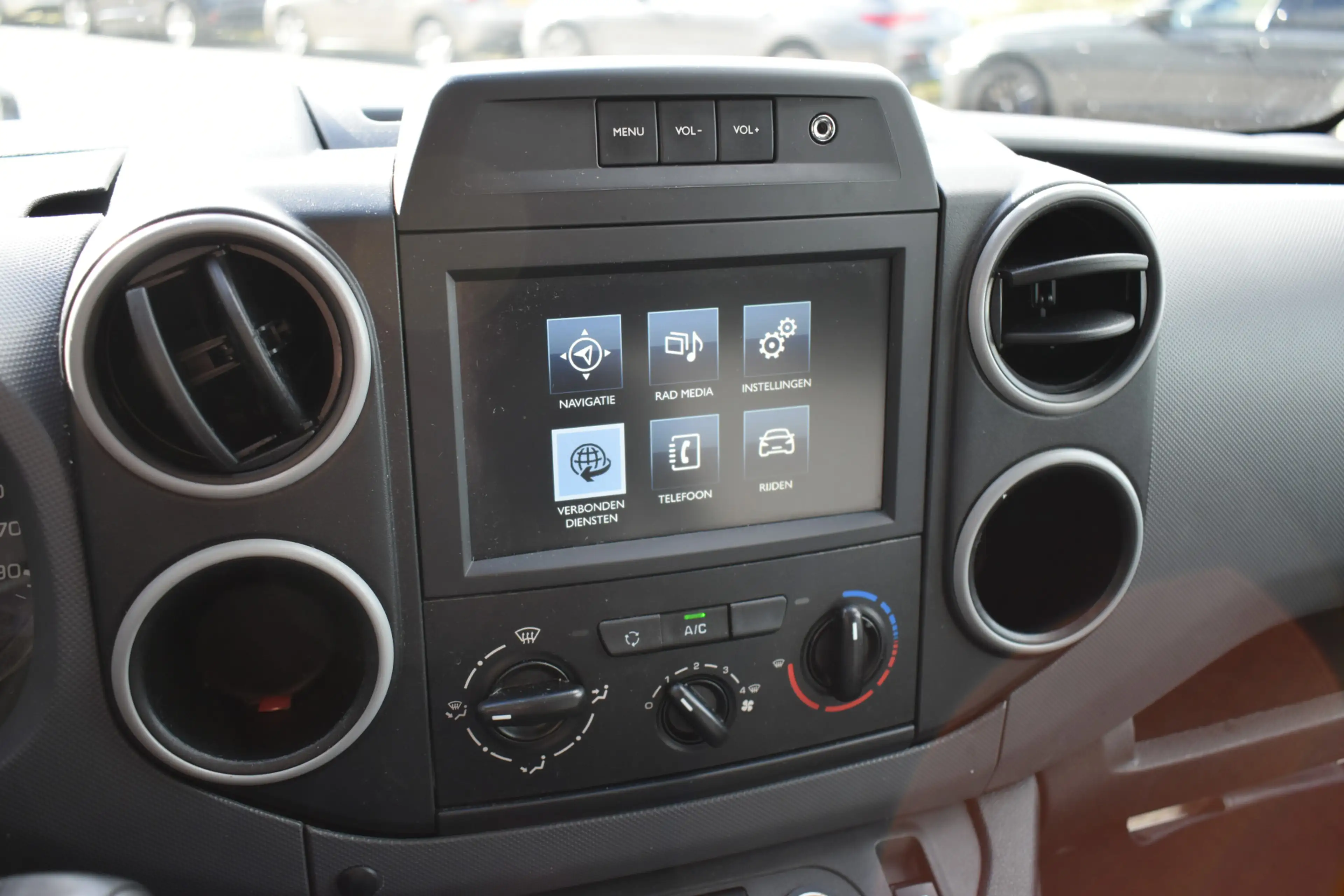 Peugeot Partner 120 1.6 BlueHDi 100 L1 XR Premium Pack — photo 10