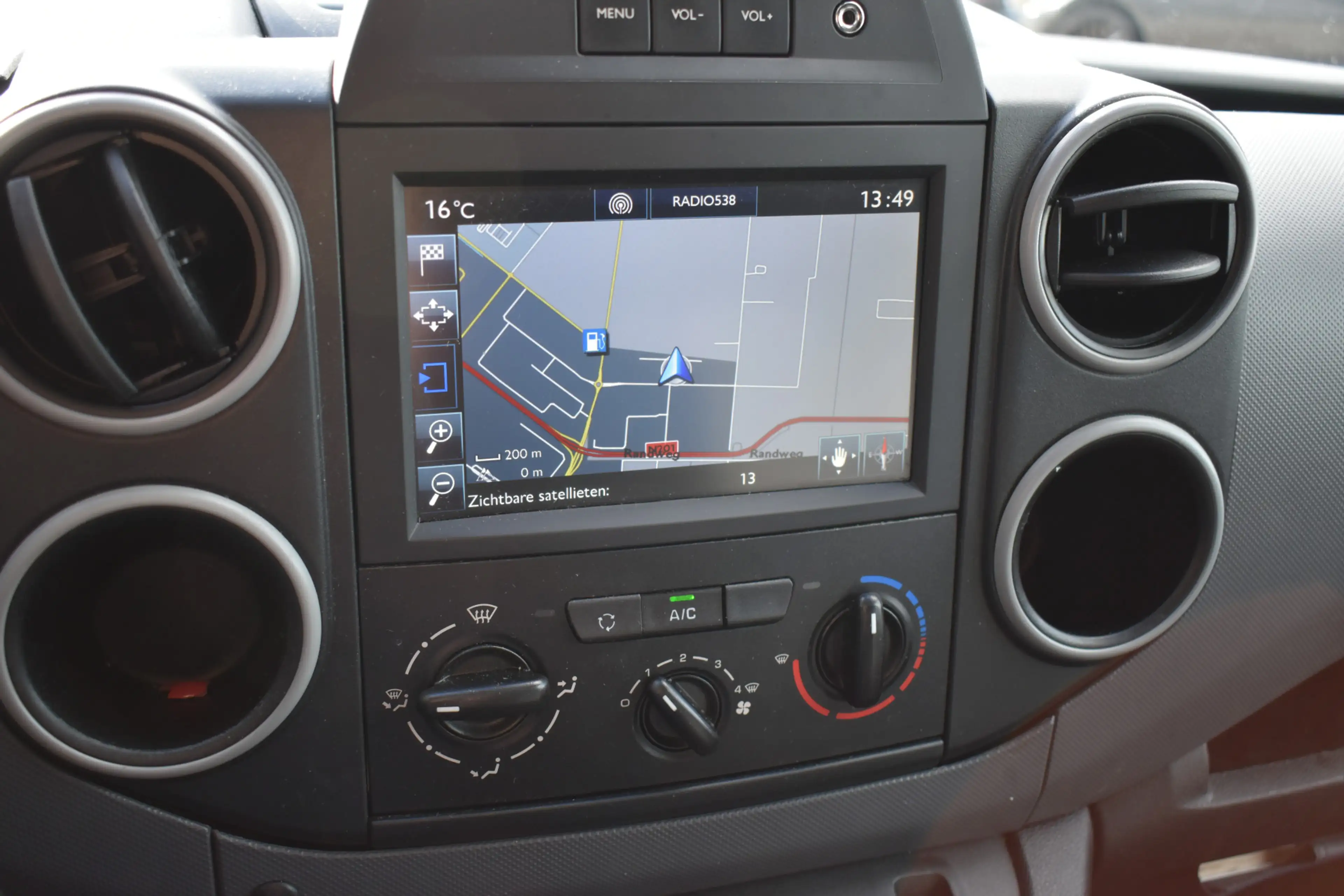 Peugeot Partner 120 1.6 BlueHDi 100 L1 XR Premium Pack — photo 12