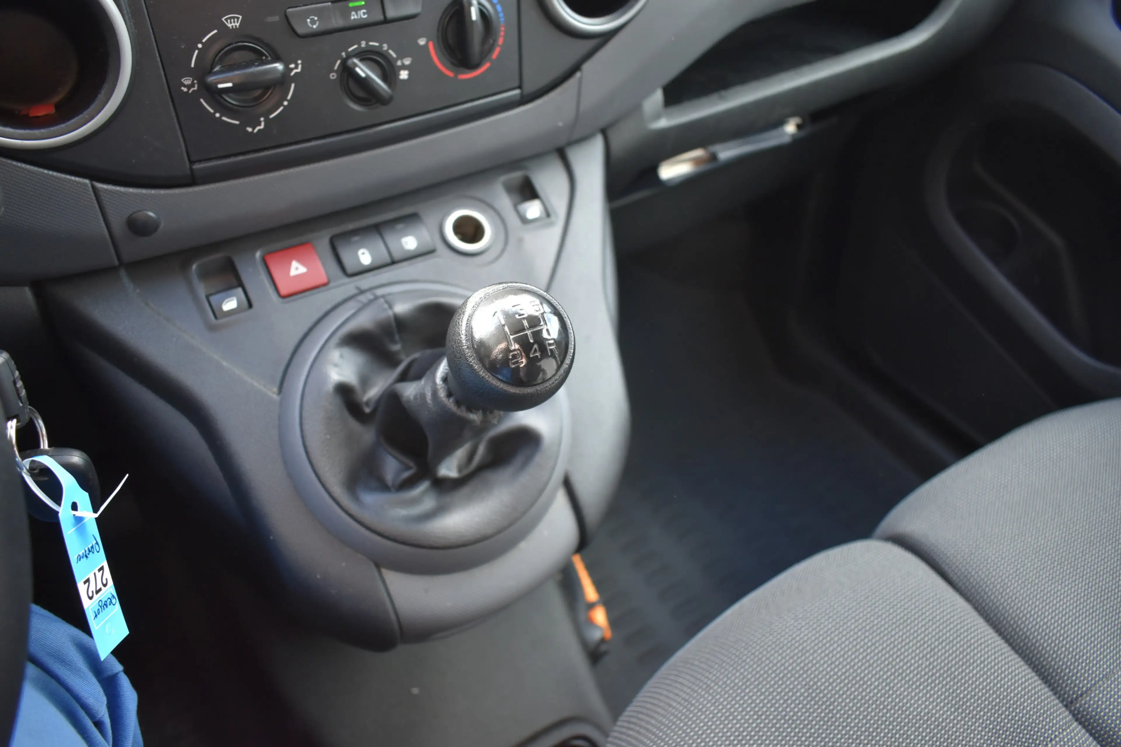 Peugeot Partner 120 1.6 BlueHDi 100 L1 XR Premium Pack — photo 14