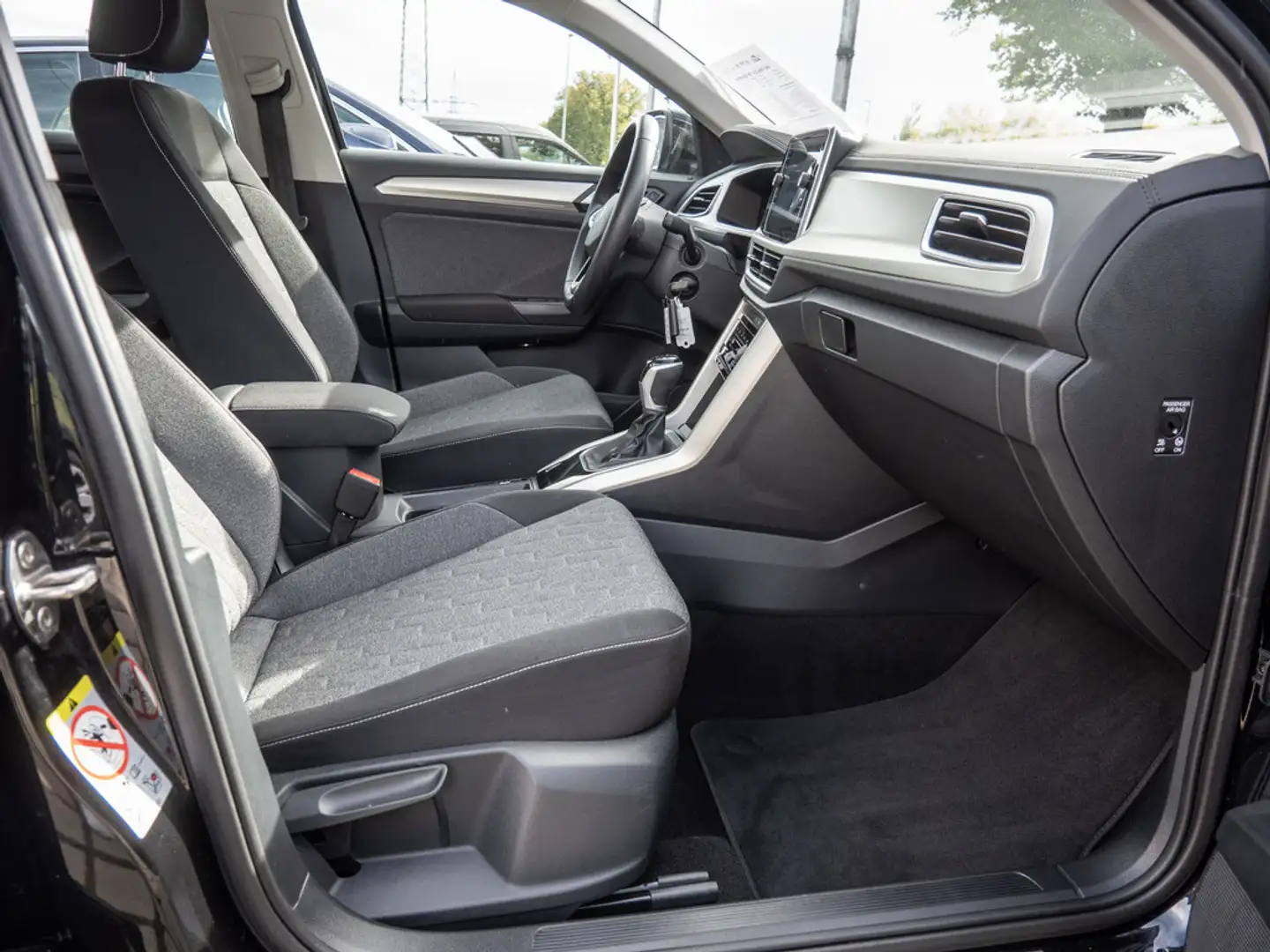 Volkswagen T-Roc 2.0 TDI PDC SHZ KAMERA NAVI AHK ACC LED Schwarz - 2