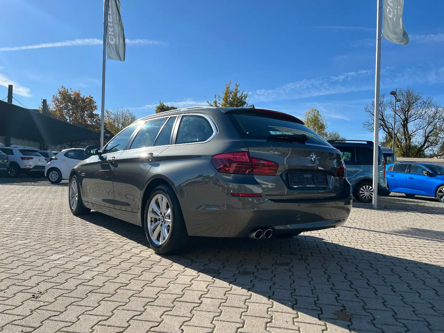 BMW 520 d Touring xDrive *Xenon Navi Standh. Luftf.* Gris - 2