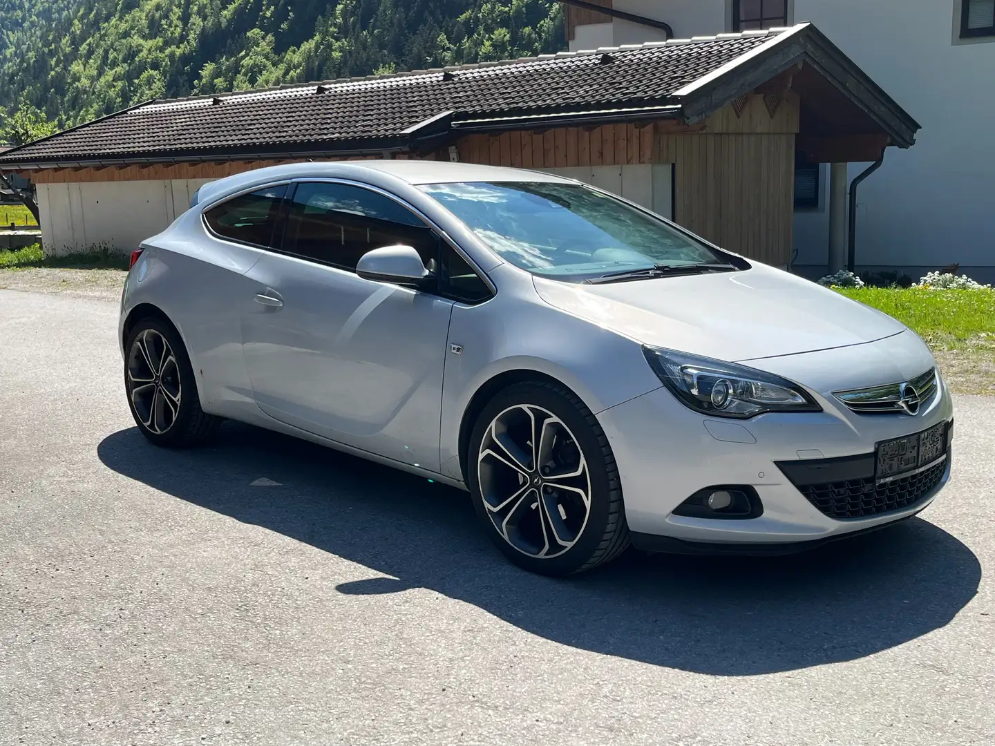 Opel Astra Astra GTC 2,0 Ecotec CDTI Sport Weiß - 2