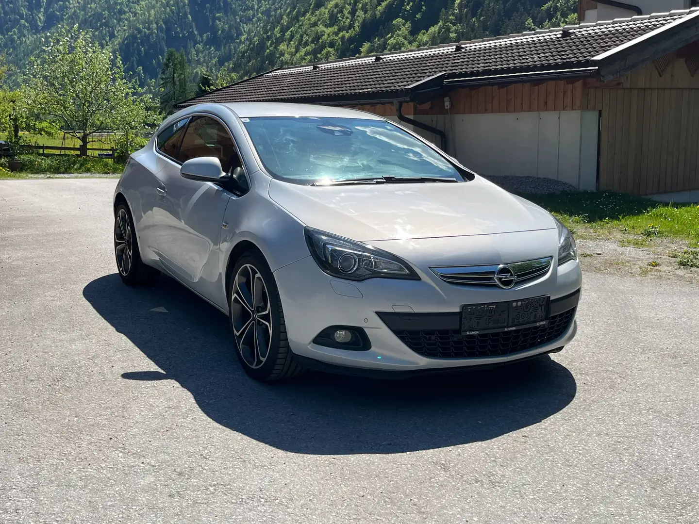 Opel Astra Astra GTC 2,0 Ecotec CDTI Sport Weiß - 1