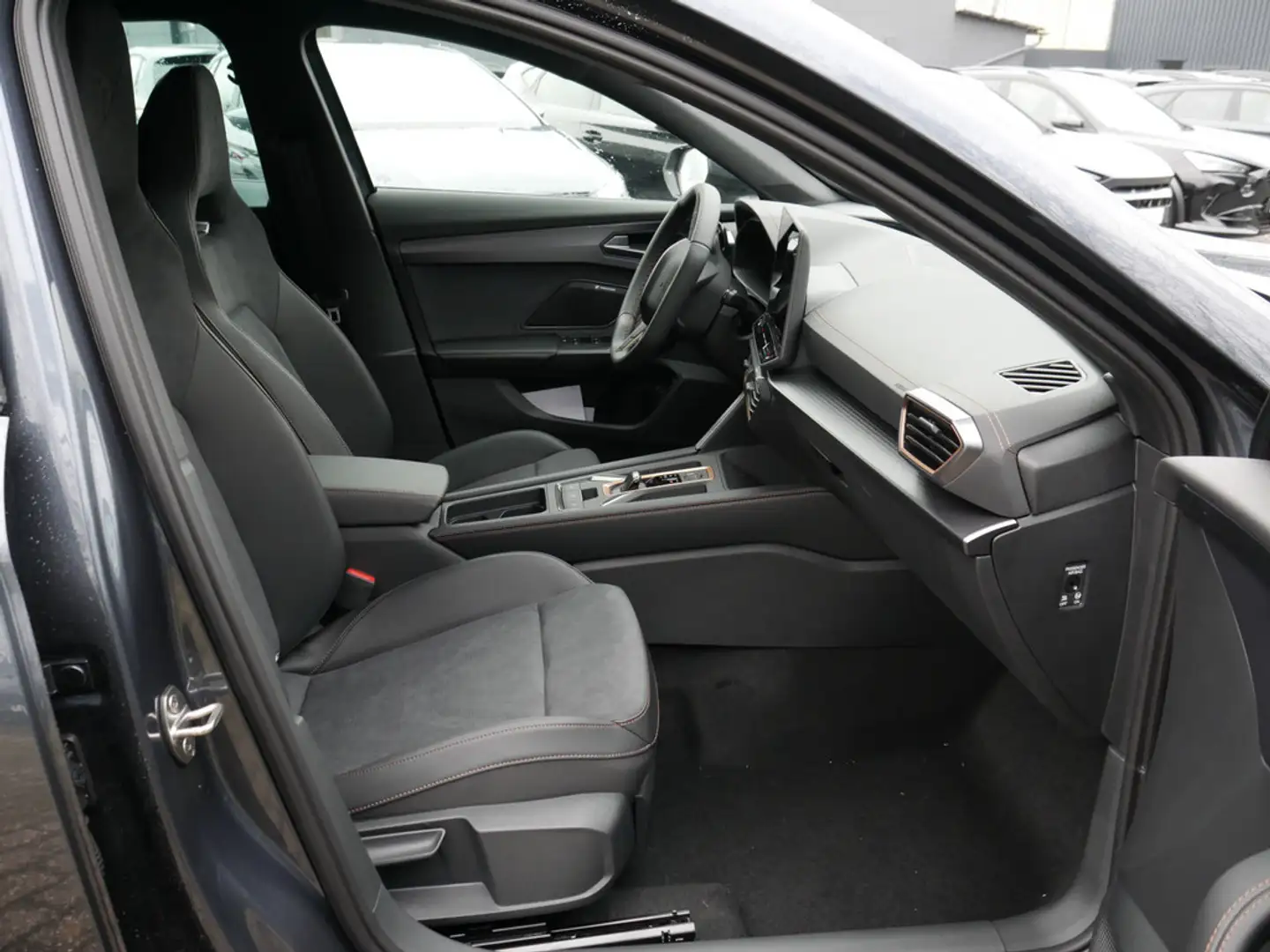 CUPRA Formentor VZ 1.5 e-Hybrid DCC KAMERA ACC LED Grau - 2