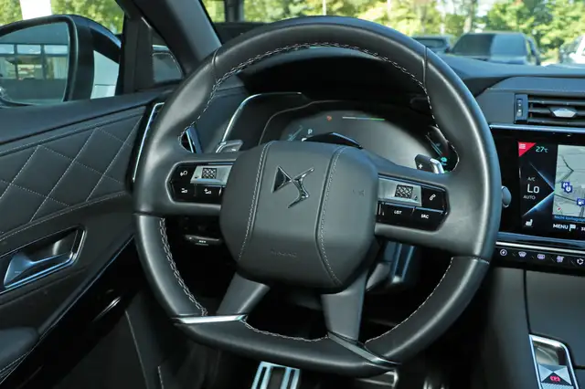 DS Automobiles DS 7 Crossback view 11